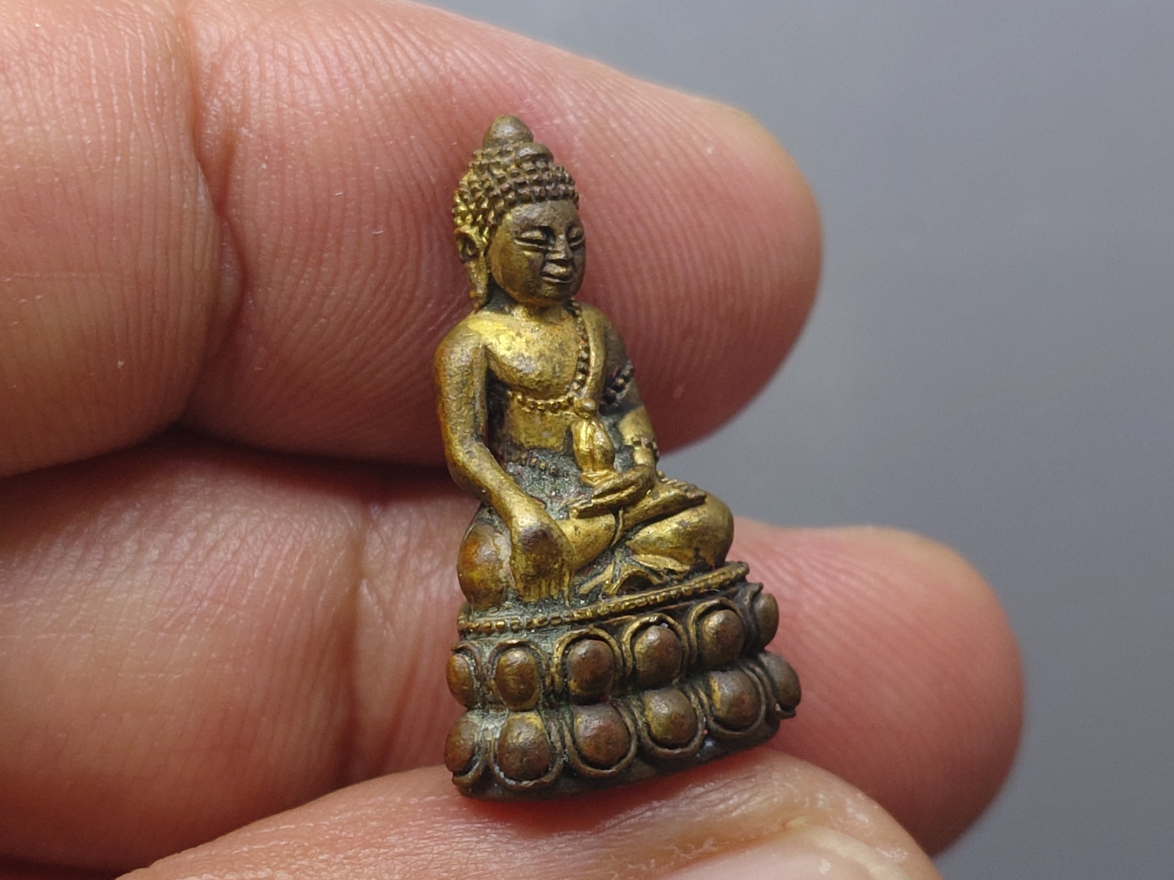 พระชัยวัฒน์ ตั๊กม้อ (เนื้อเงิน นวะ สัมฤทธิ์) ปลุกเสก 2 พิธีใหญ่ 2 แผ่นดินไทย-จีน วัดสุทัศนฯ-วัดกวงซิ่ว เมืองกวงโจว ประเทศจีน ปี2537 พร้อมกล่องเดิม