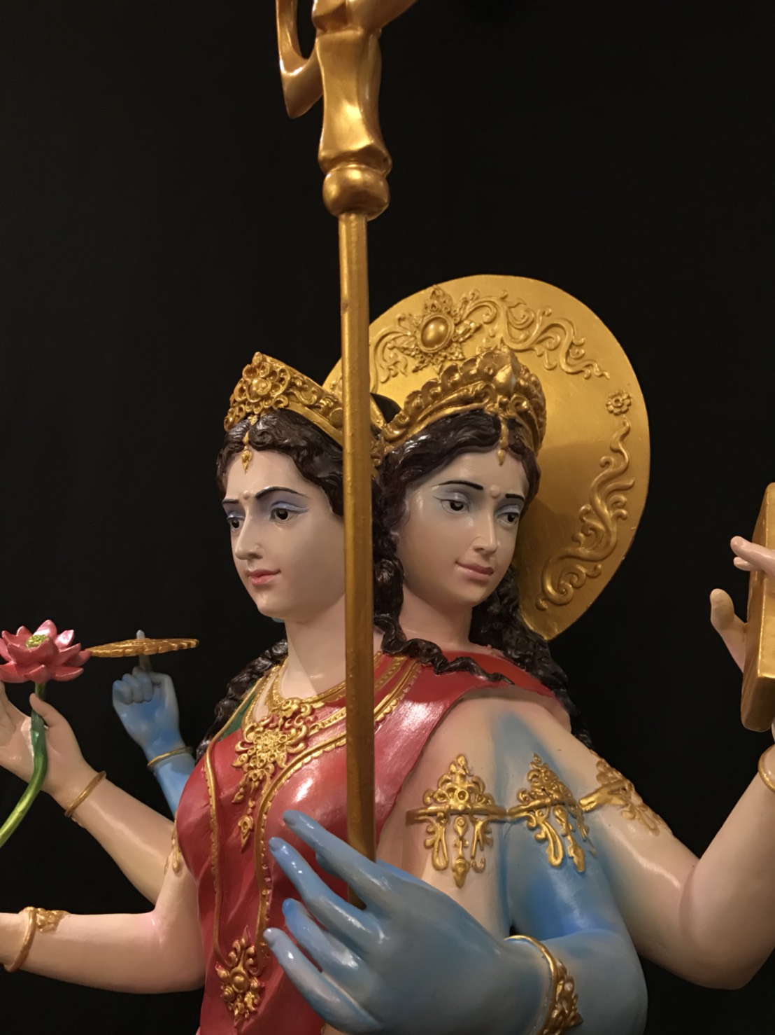 รูปหล่อพระตรีศักดิ์ คือร่างรวม พระแม่อุมาเทวี พระแม่สรัสวดี พระแม่ลักษมี สูง 1 เมตร