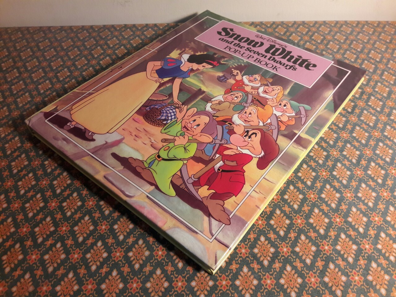 Snow White and the Seven Dwarfs Pop – Up Book