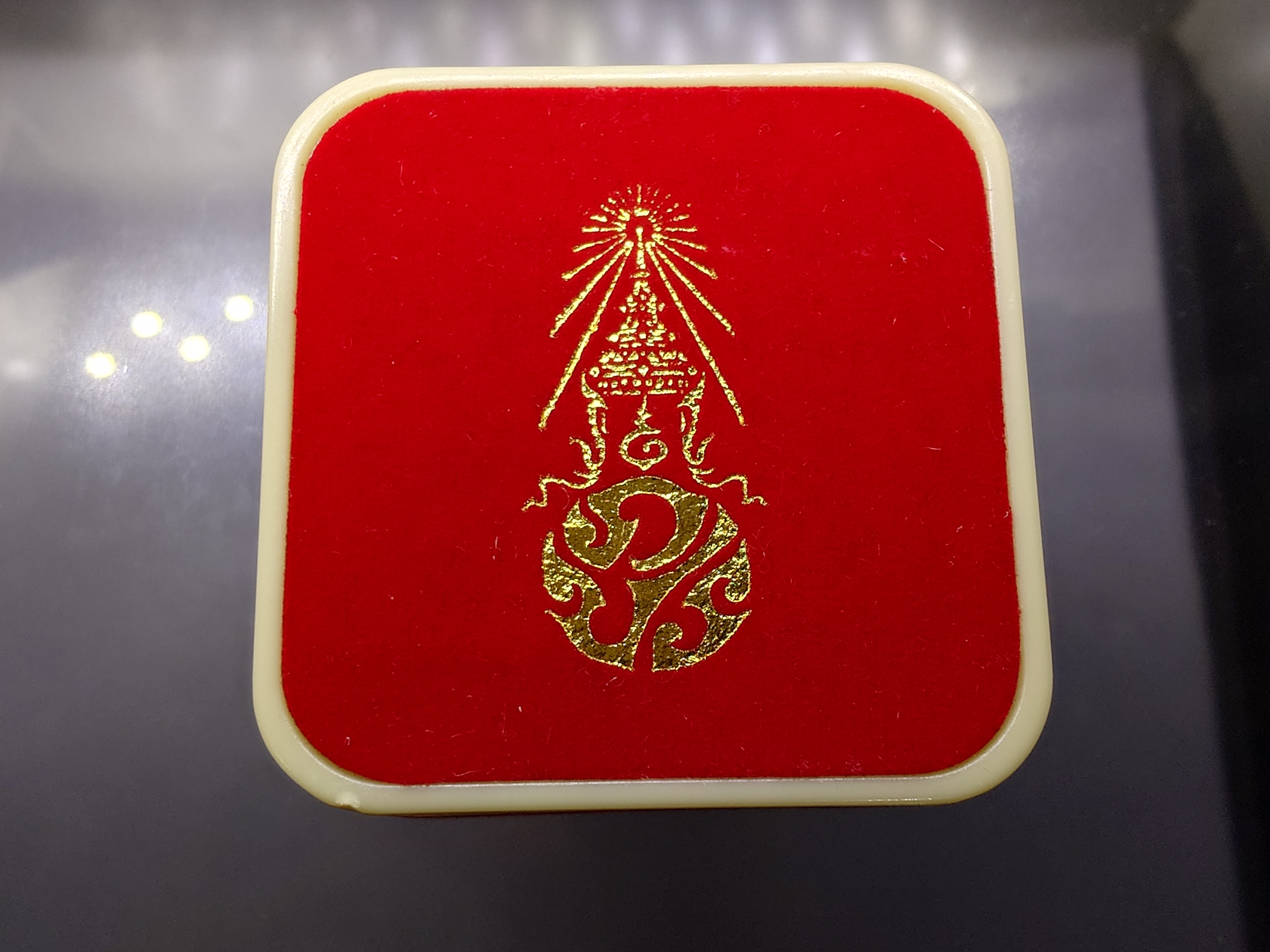 พระกริ่งพระพุทธชินสีห์ ภ.ป.ร.เนื้อทองแดง รุ่นสมทบทุน กองทุนฟันเทียมพระราชทาน เฉลิมพระเกียรติ 80 พรรษา รัชกาลที่9 กระทรวงสาธารณสุข จัดสร้าง พ.ศ.2550 พร้อมกล่องเดิม