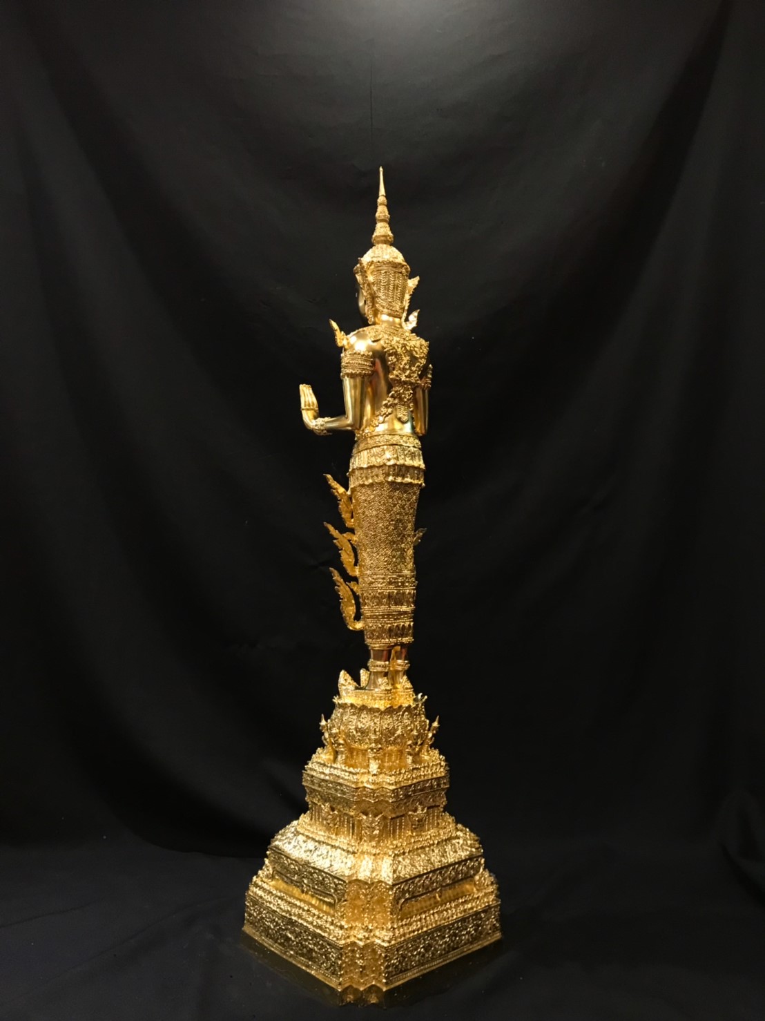 พระพุทธรูปปางห้ามสมุทร ทรงเครื่องจักรพรรดิ์ วัดอรุณราชวรารามราชวรมหาวิหาร ปี พ.ศ.2539
