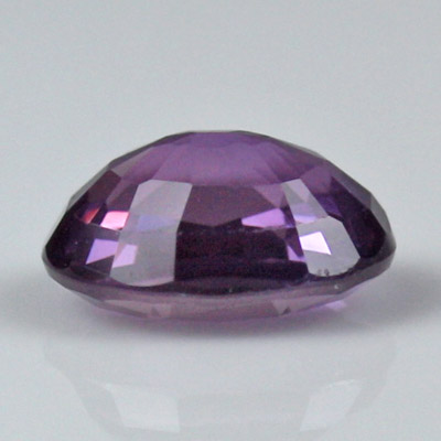 **ขายแล้ว**แซปไฟร์สีม่วง (Violet Sapphire) 0.83 กะรัต สีม่วงอมน้ำเงิน รูปไข่ ไฟดี