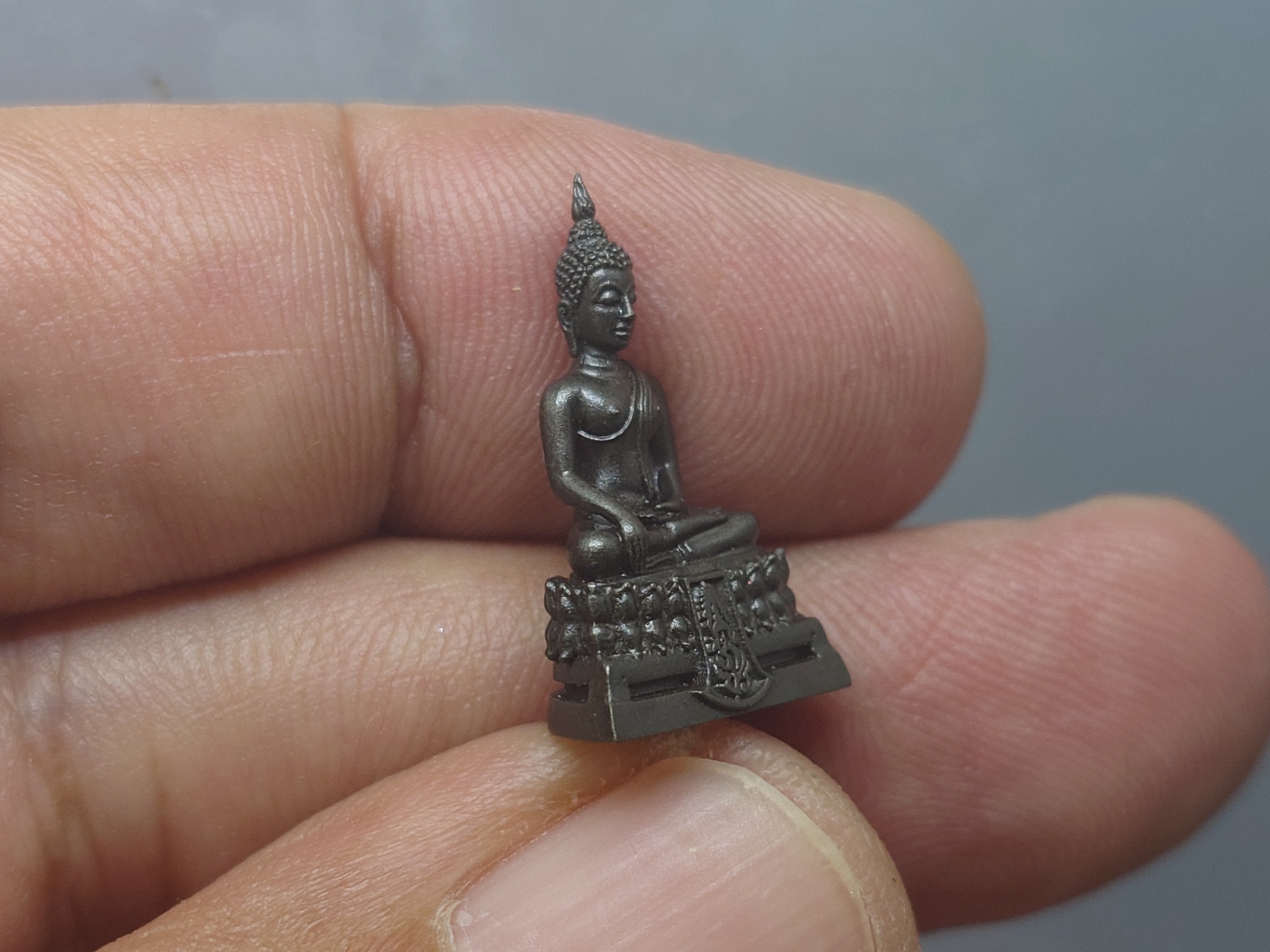 พsะคุ้มเกล้า เย็นศิsะเพราะพsะบริบาล 80 พssษา มหากษัตริย์แผ่นดินสยาม เนื้อเงินรมดำ พิมพ์เล็ก ปี2550 พร้อมตลับเดิม