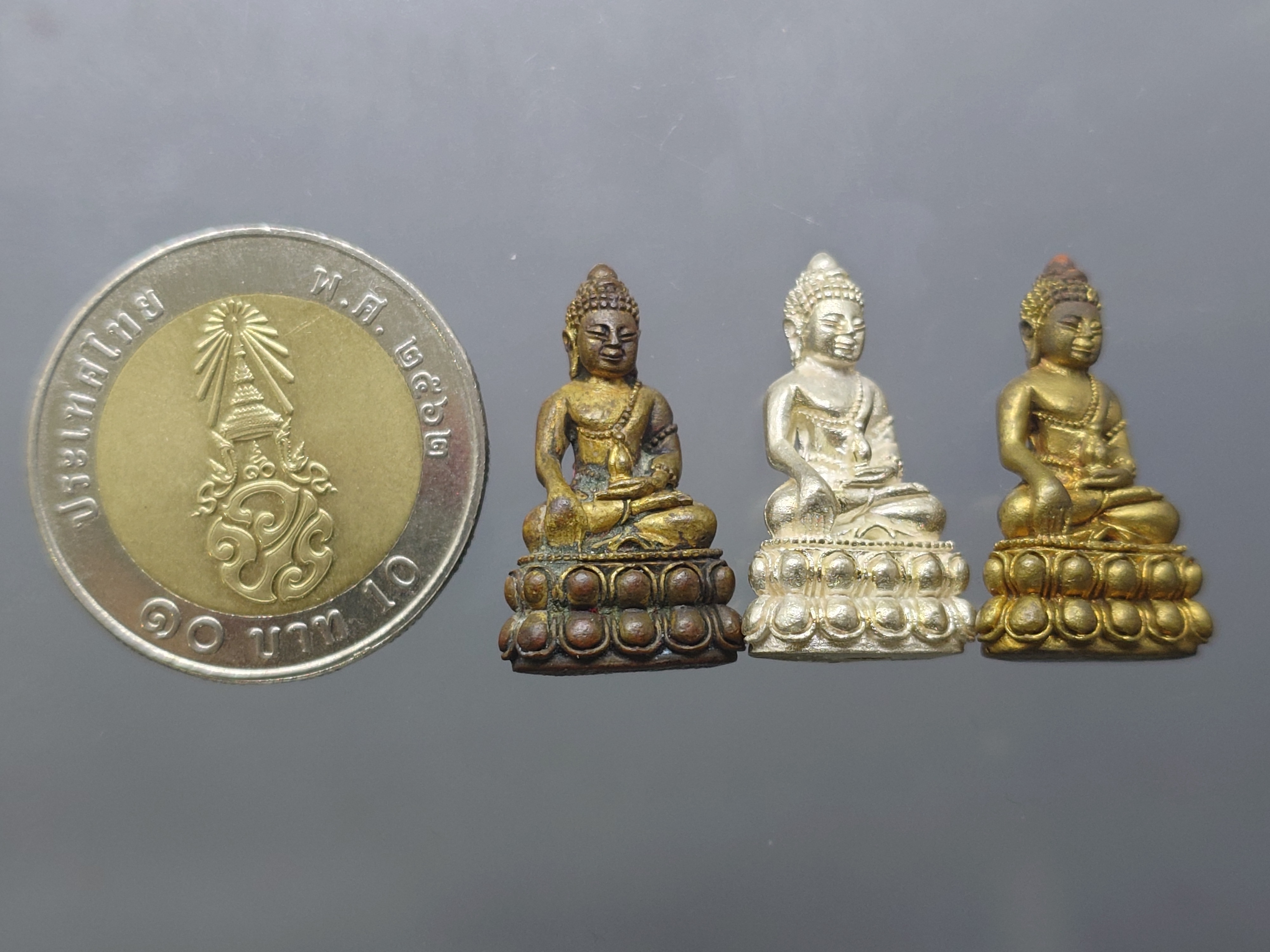 พระชัยวัฒน์ ตั๊กม้อ (เนื้อเงิน นวะ สัมฤทธิ์) ปลุกเสก 2 พิธีใหญ่ 2 แผ่นดินไทย-จีน วัดสุทัศนฯ-วัดกวงซิ่ว เมืองกวงโจว ประเทศจีน ปี2537 พร้อมกล่องเดิม