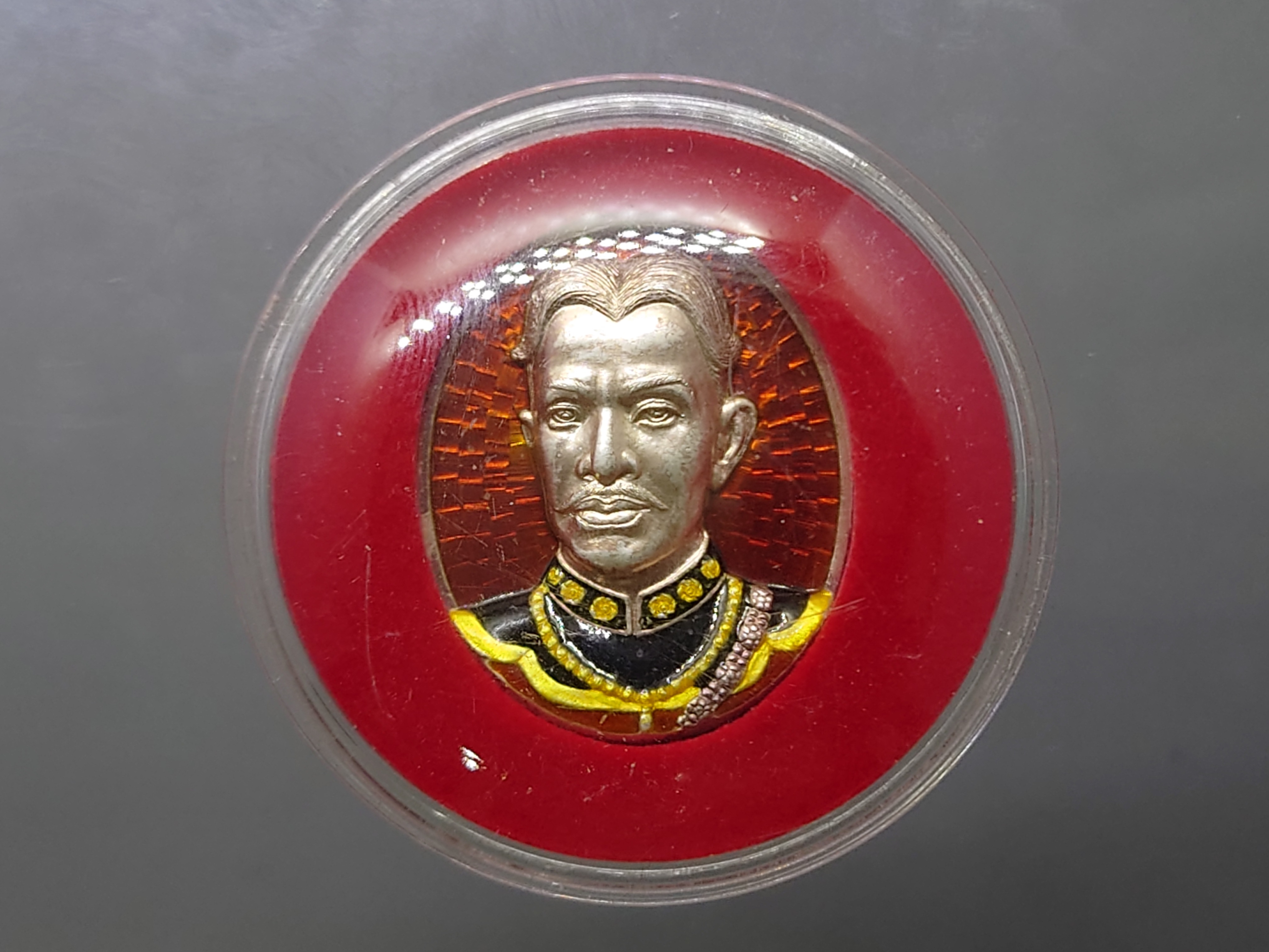 เหรียญสมเด็จพระเจ้าตากสิน รุ่นโชคมงคล เนื้อเงิน ลงยา วัดตรีทศเทพวรวิหาร ปี 2545 พร้อมกล่องเดิม