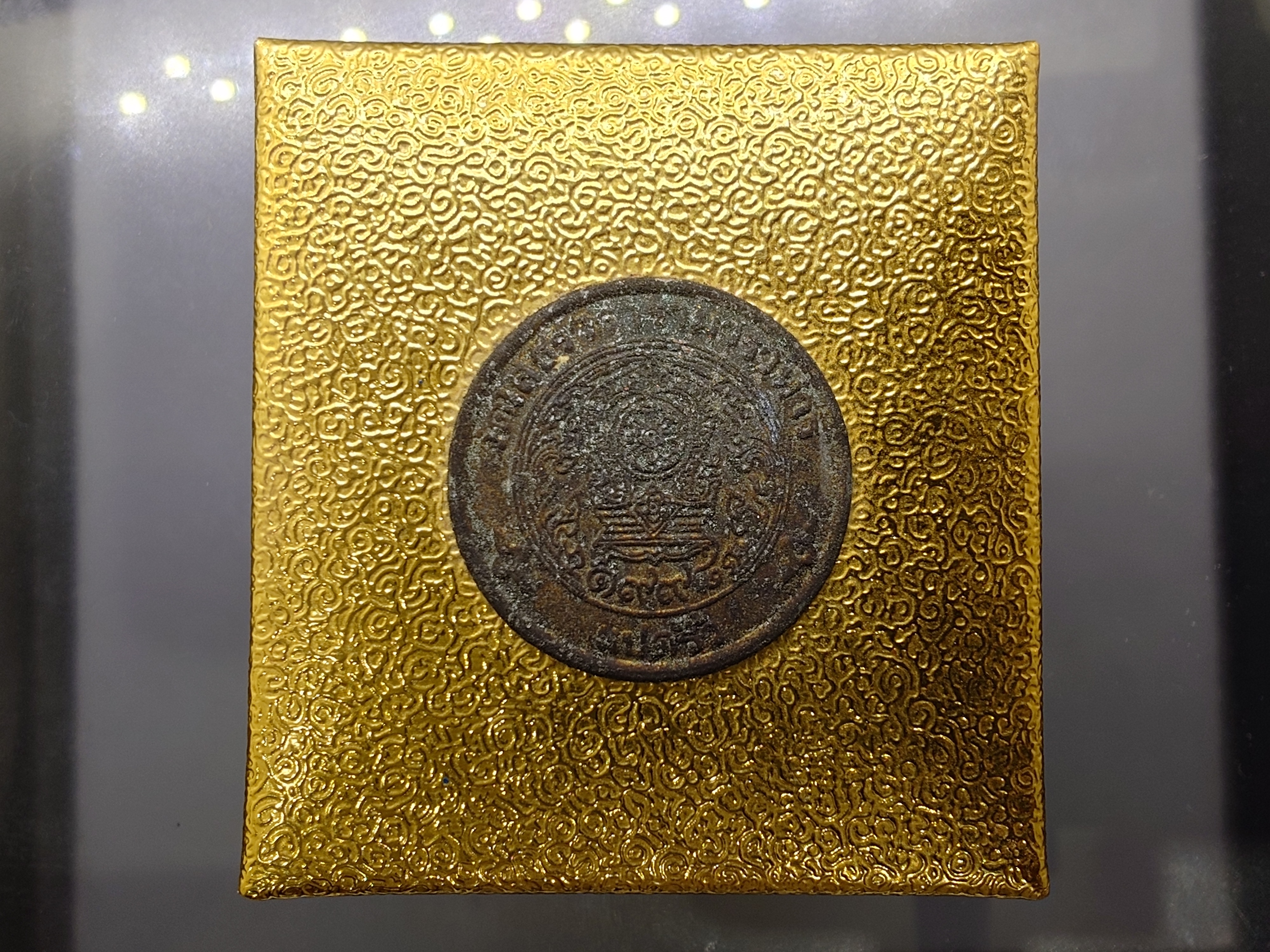 หลวงพ่อโสธร รุ่นสร้างพระอุโบสถ เนื้อทองแดงขัดเงาพ่นทรายชุบทอง พิธีพุทธาภิเษก ณ วัดโสธรวราราม ปี2543 พร้อมกล่องเดิม