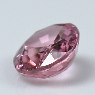 แซปไฟร์สีชมพู (Pink Sapphire) 0.78 กะรัต สีชมพู รูปไข่