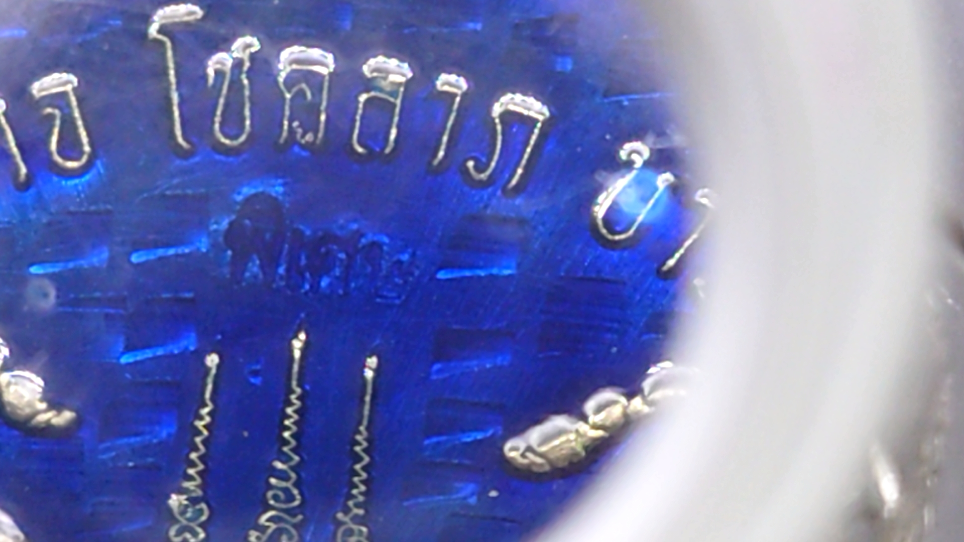 เหรียญเสมาเสือคาบดาบ รุ่น1 อัลปาก้าลงยาธงชาติ (แจกยกลัง)หลังยาน้ำเงิน ตอกพิเศษ ตอกหัวเสือ หลวงพ่อพัฒน์ วัดห้วยด้วน โคท 94