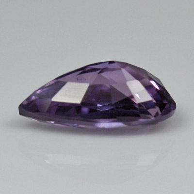 **ขายแล้ว**ไพลินเปลี่ยนสี (Color-change Sapphire) 0.87 กะรัต เปลี่ยนสีจากน้ำเงินเป็นม่วง หายาก
