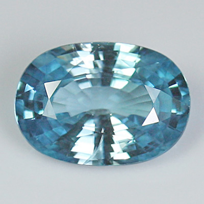 เพทายสีฟ้า (Blue Zircon) 3.87 กะรัต สีฟ้าน้ำทะเล รูปไข่