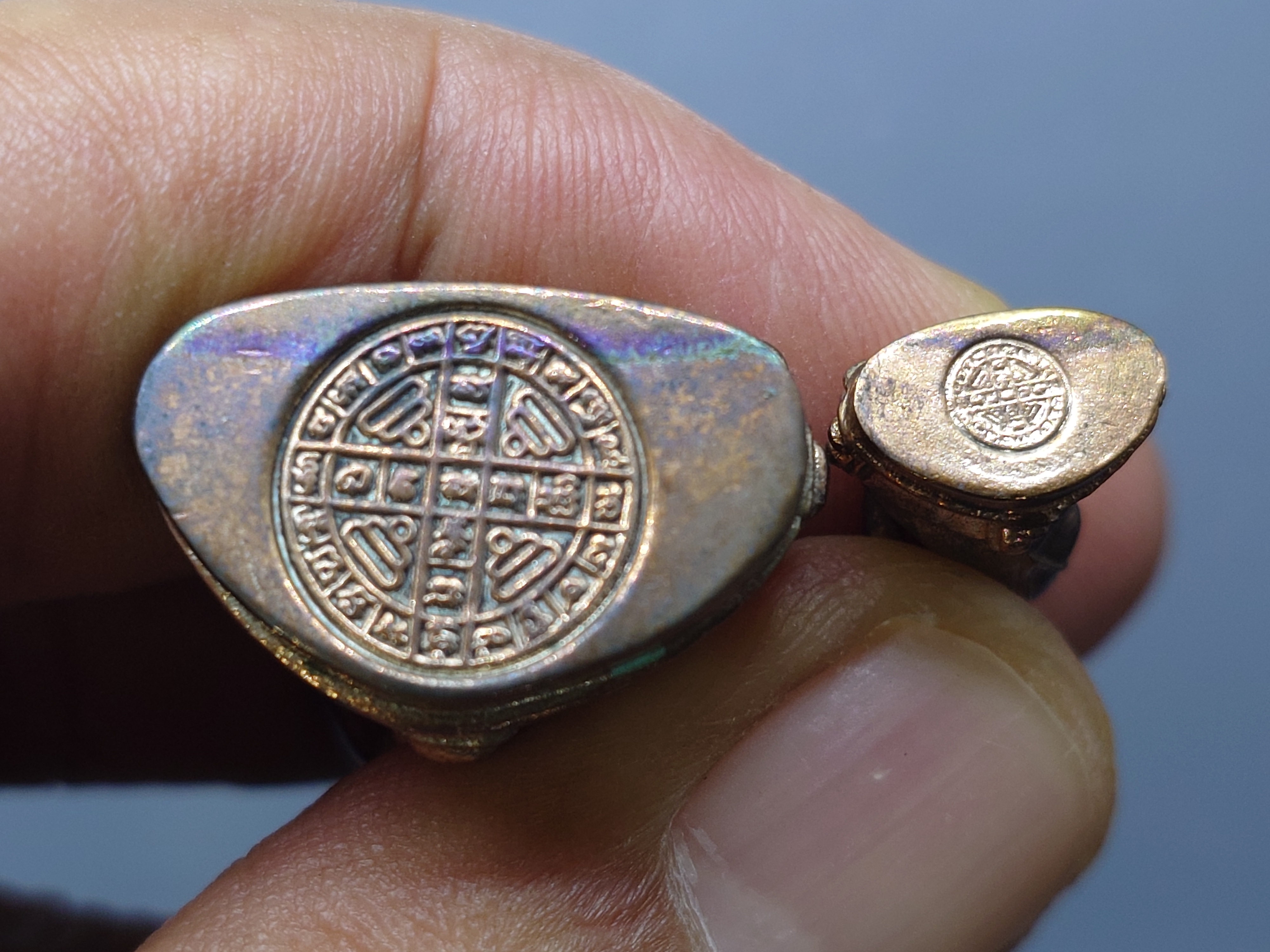 พระกริ่ง พระชัยวัฒน์ ภ.ป.ร.จุฬาลงกรณ์ เนื้อนวะโลหะ วัดบวรนิเวศวิหาร ปี 2550 พร้อมกล่องเดิม