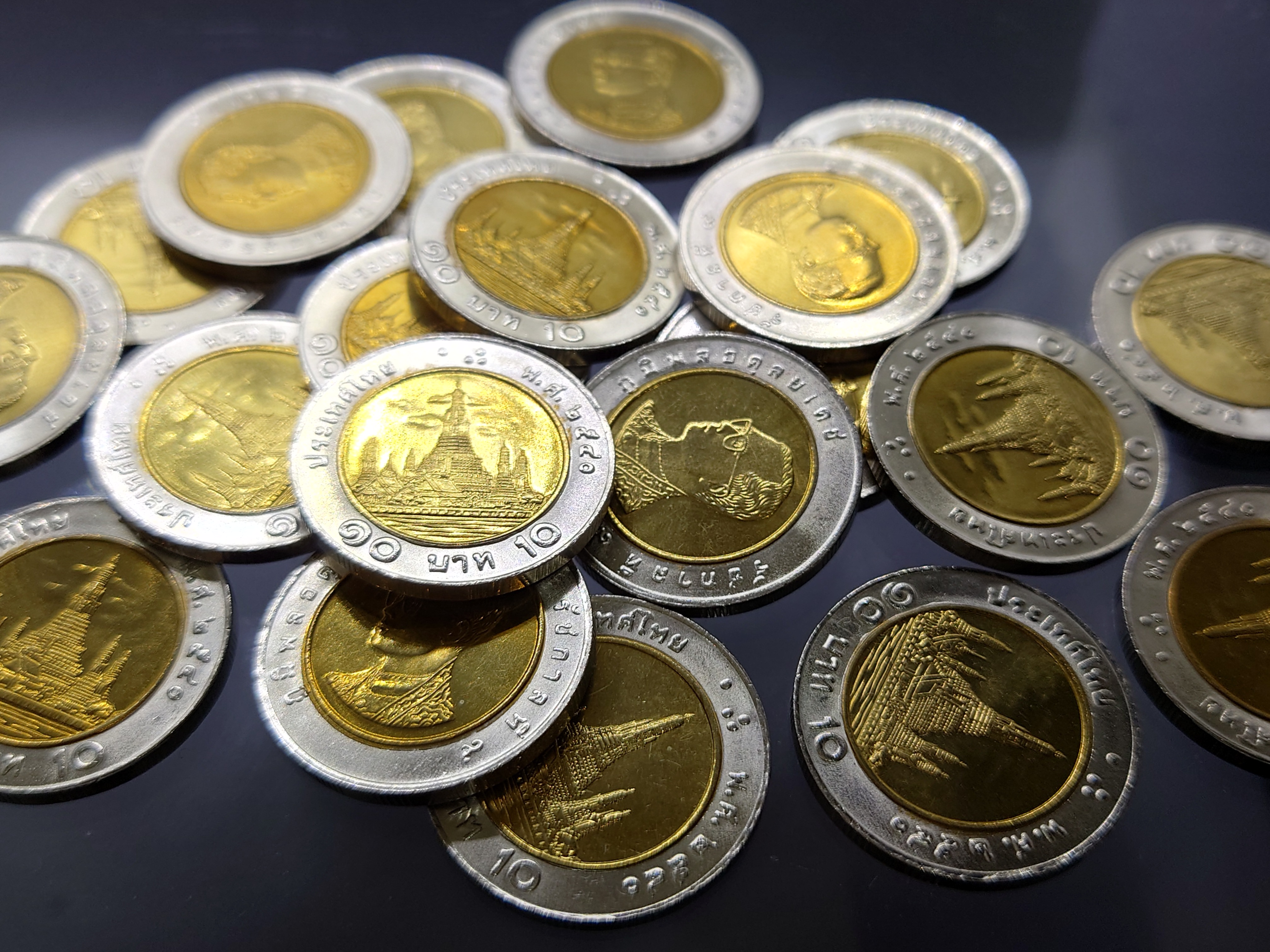 เหรียญ 10 บาท หมุนเวียน (โลหะสองสี) พ.ศ.2540 ตัวติดลำดับ9 ใม่ผ่านใช้