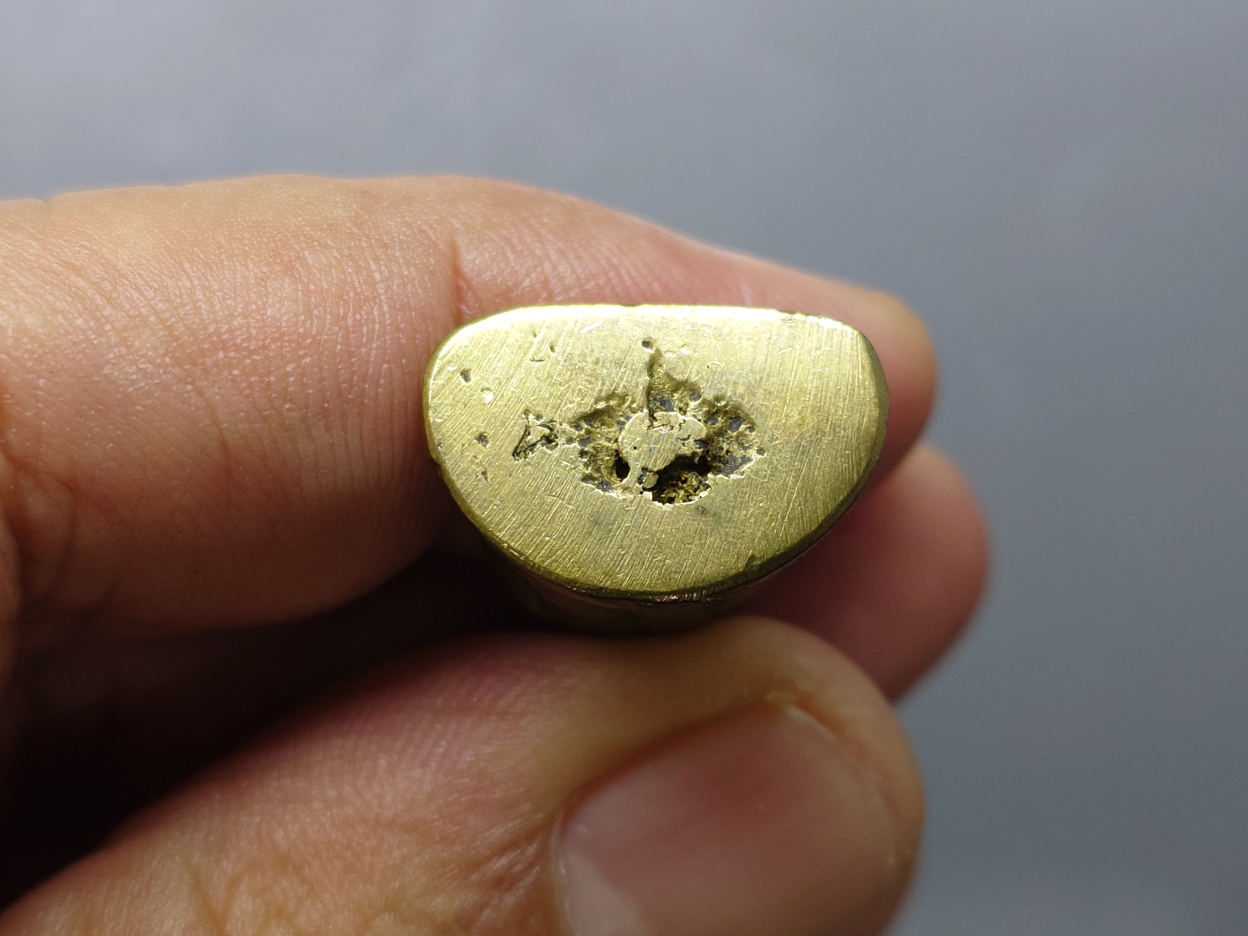 หลวงพ่อเงิน วัดบางคลาน (ชุด 3 องค์ ปี35) รุ่นพิเศษ เนื้อทองเหลือง มหาพุทธาภิเษก ณ มณฑลพิธีอุโบสถ วัดหิรัญญาราม พ.ศ.2535 พร้อมตลับเดิม