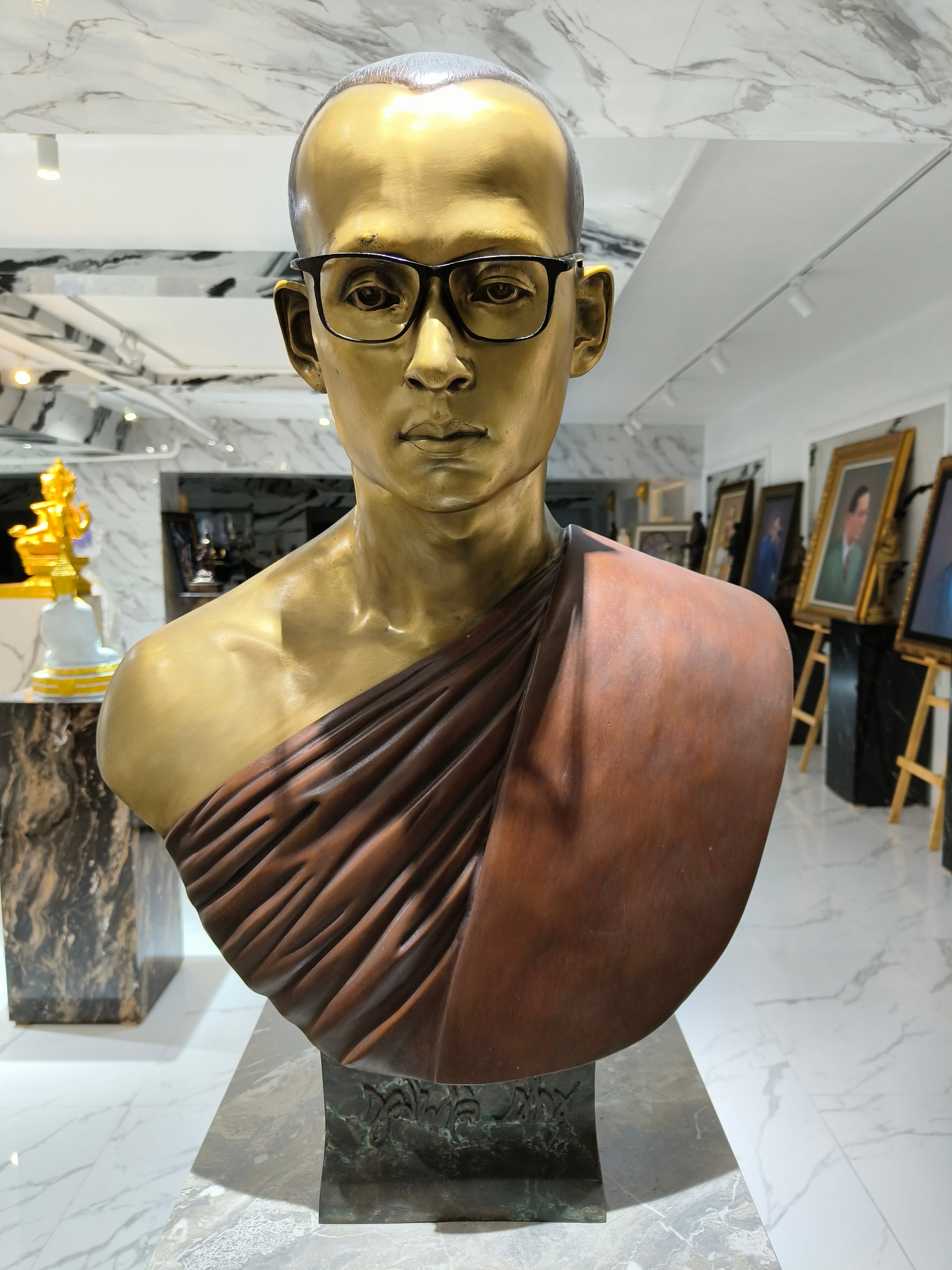 พระบรมรูปหล่อ ในหลวง รัชกาลที่ 9 ร.9 ทรงผนวช ขนาดเท่าคนจริง