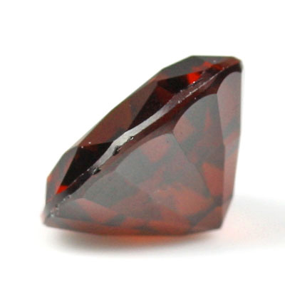 โกเมนสีเเดงหรือโรโดไลท์ (Rhodolite Garnet) 1.65 กะรัต เเดงเข้ม รูปร่างดี ไฟดี