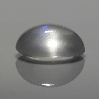 มูนสโตนหรือมุกดาหารเหลือบฟ้า (Blue sheen Moonstone) 3.43 กะรัต เนื้อเนียน