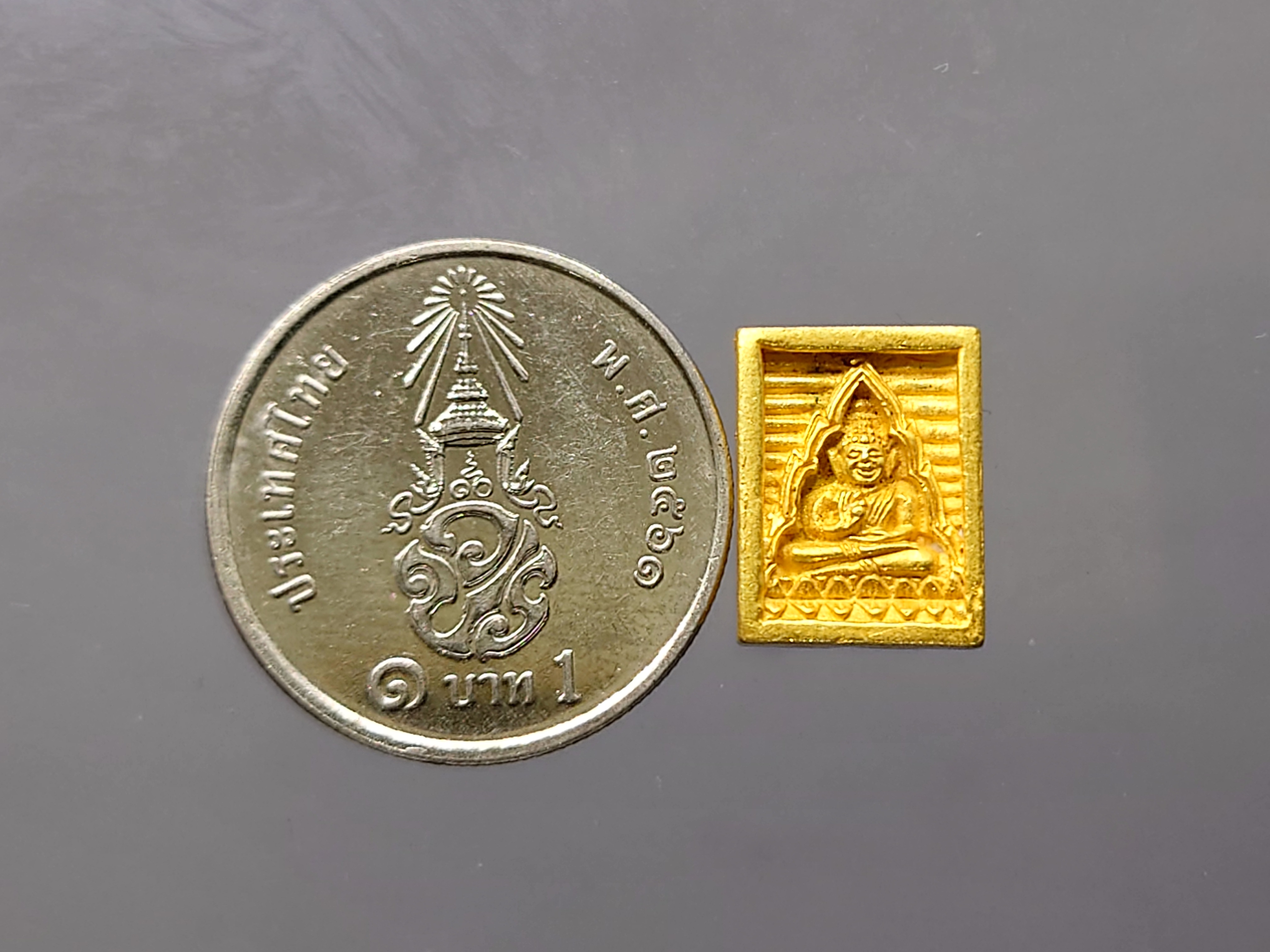 พระของขวัญวัดปากน้ำ เนื้อทองคำ (หนัก 3.78 กรัม) รุ่นซื้อที่ดินถวาย(พิมพ์มหาปฐพี) พิมพ์เล็ก วัดปากน้ำ 2534