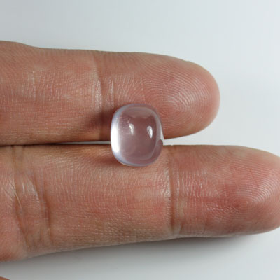 โรสควอตซ์ (Rose Quartz) 6.19 กะรัต รูปคูชั่นหลังเบี้ย สีชมพู