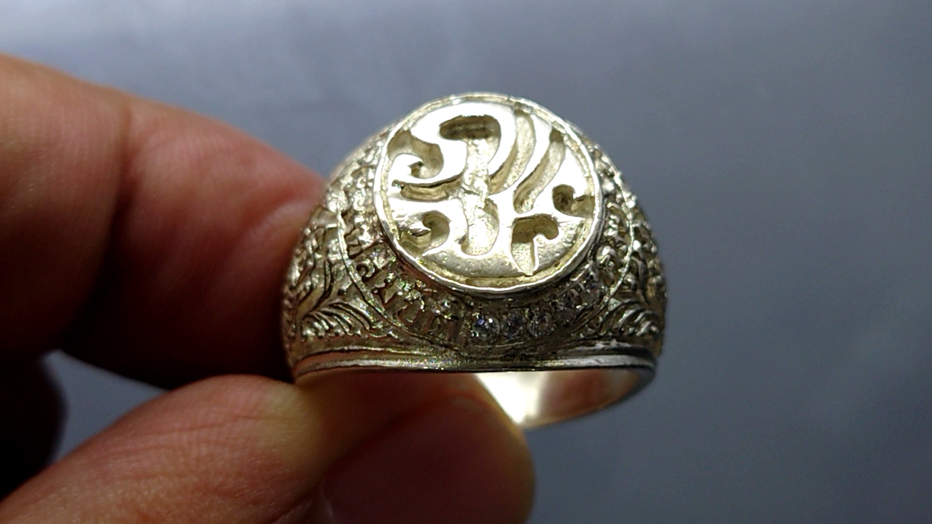 แหวนมหามงคล เนื้อเงิน ชุดเราเทิดทูลองค์เหนือหัว ในวโรกาสครองราช 60 ปี 2549