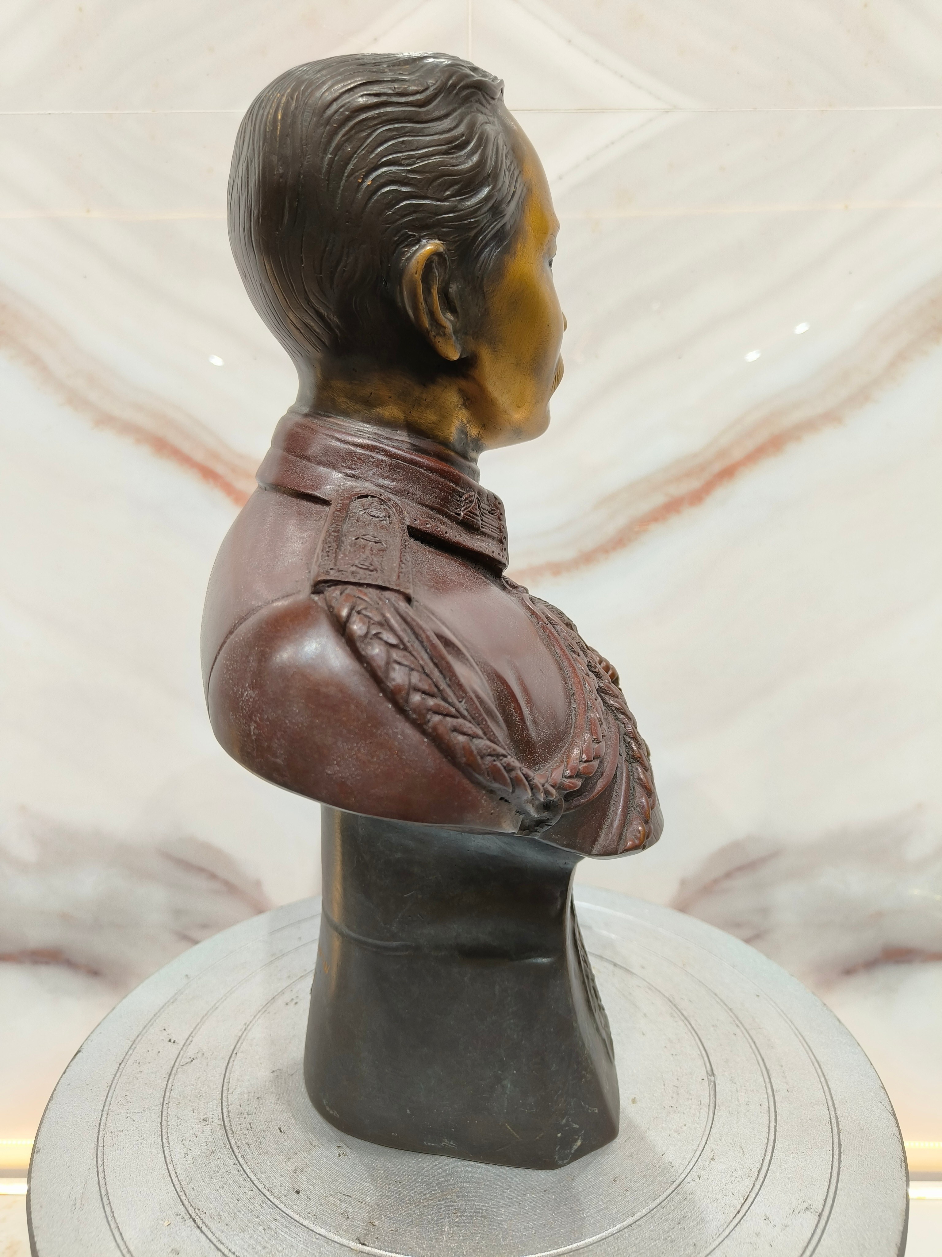 รูปหล่อ รัชกาลที่ 5 ร.5 ครึ่งพระองค์ (ตราแผ่นดิน) หน้าตัก 5 นิ้ว