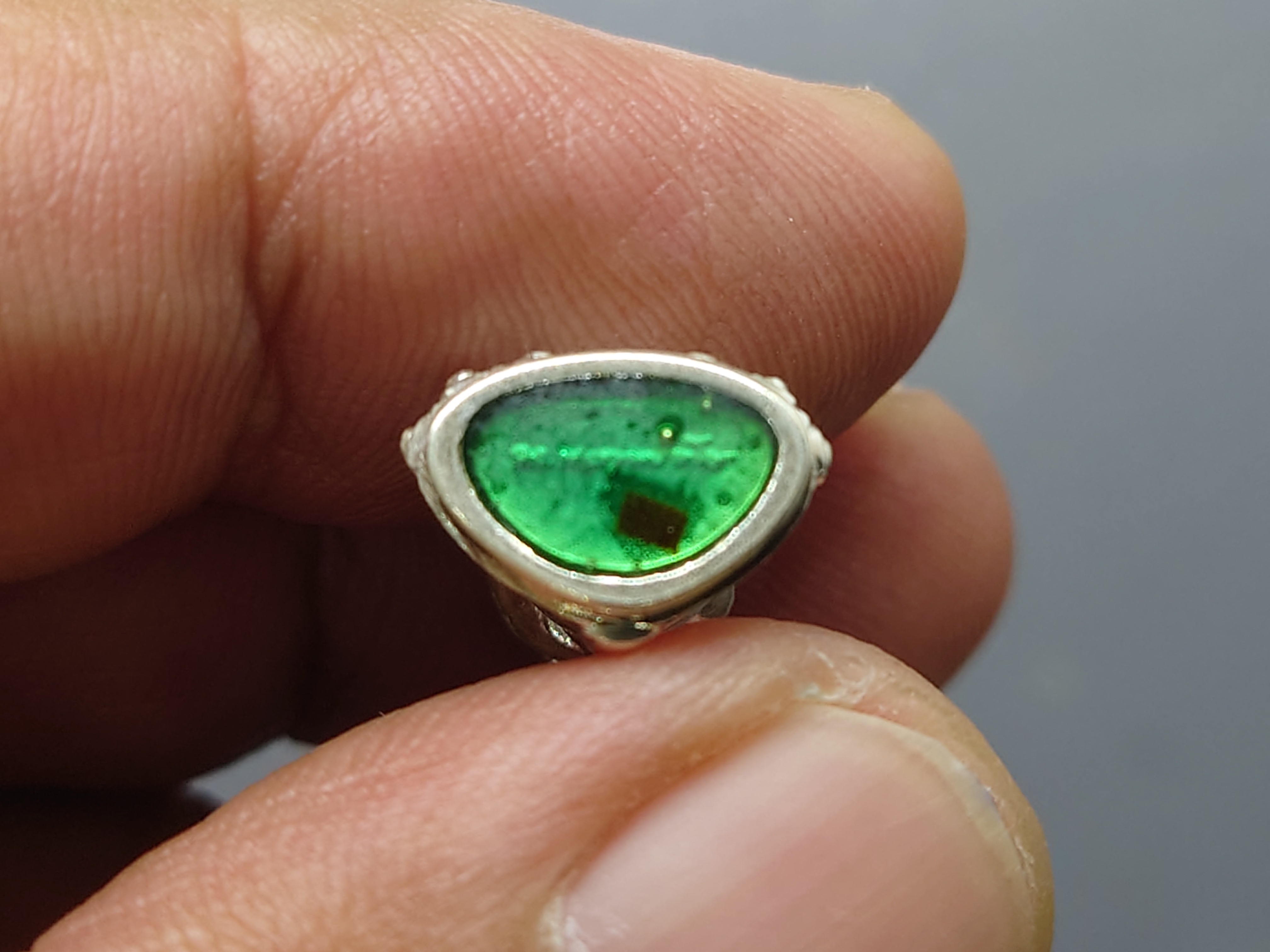 พระกริ่งญาณวเรศ (กริ่งปวเรศน้อย) ฐานบรรจุพระเกศาและจีวร เนื้อเงิน พิมพ์เล็ก สมเด็จพระญาณสังวรฯ ทรงเจริญพรรษา 100 ปี วัดบวรนิเวศวิหาร ปี2556 พร้อมกล่องเดิม ใบรับรอง