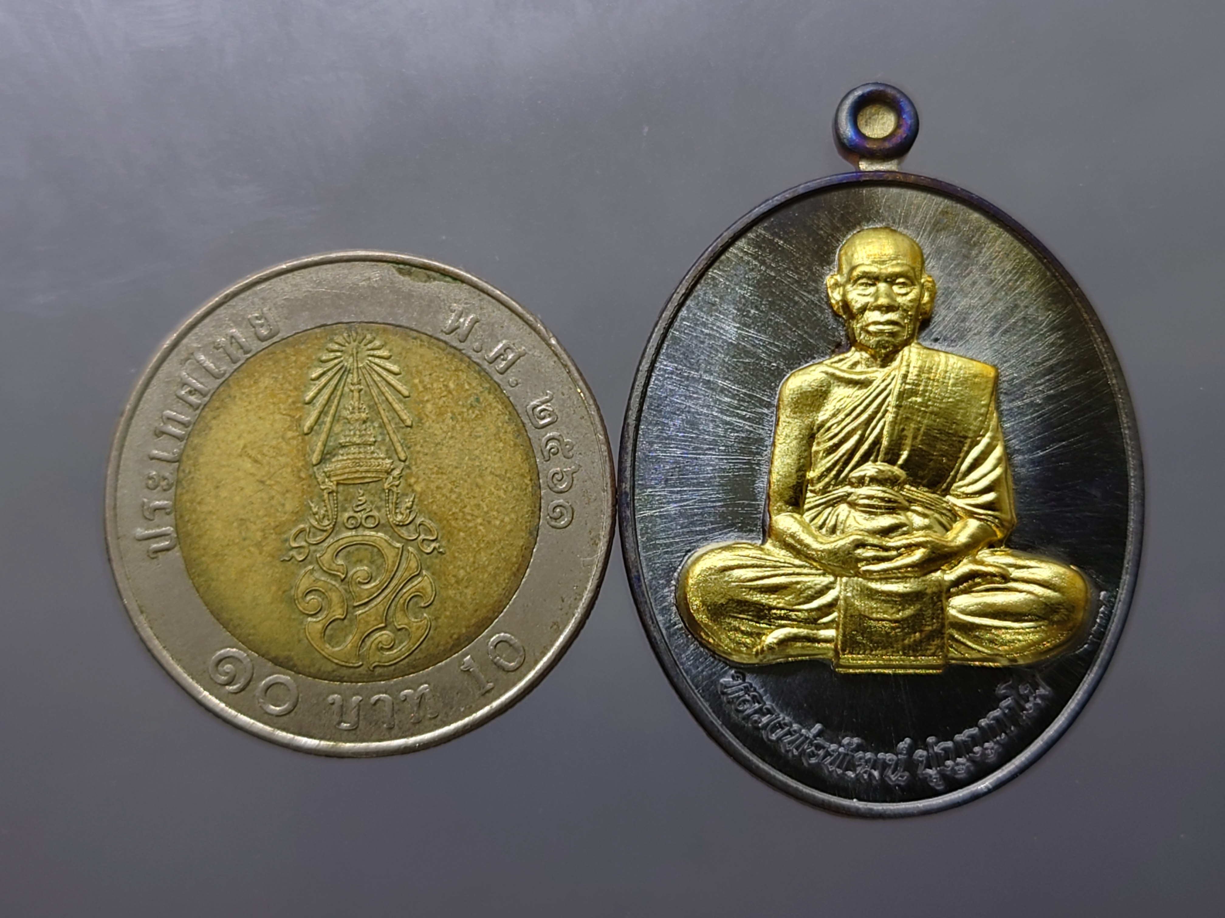 เหรียญรุ่นนักสู้ เนื้อทองแดงรมดำ หน้ากากทองทิพย์ หลวงพ่อพัฒน์ วัดห้วยด้วน โคท 1386