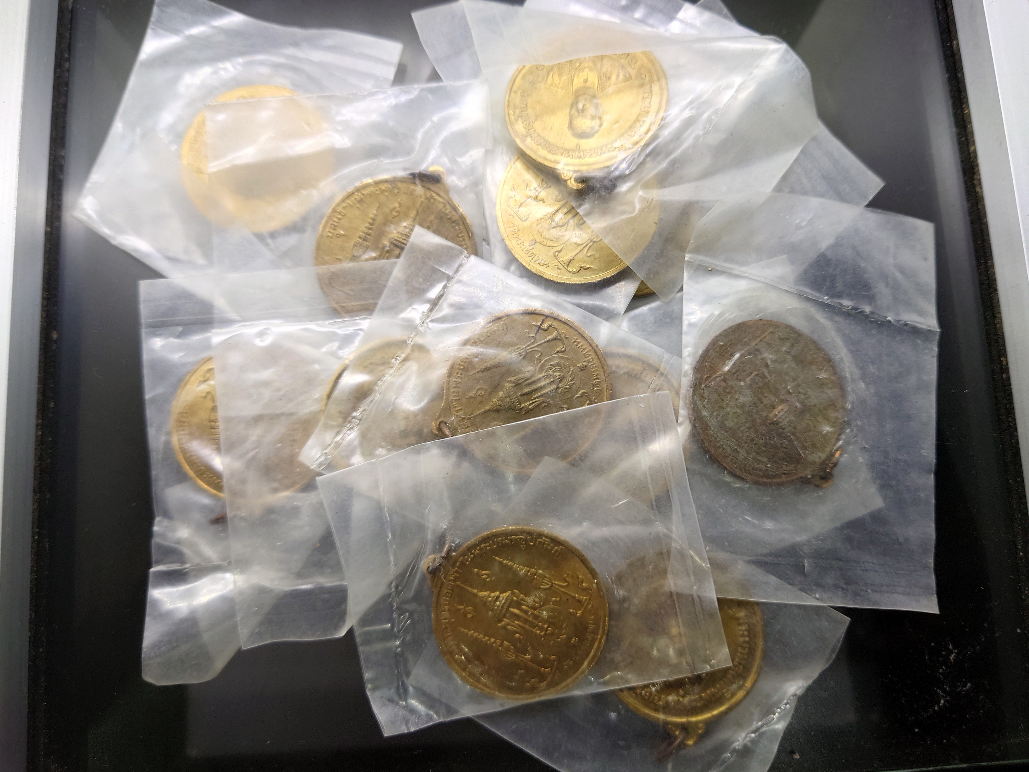 เหรียญสมเด็จพระพุทธยอดฟ้าจุฬาโลก วัดพระเชตุพน เนื้อทองฝาบาตร " พิธีพระกริ่งจัก ในหลวง เททอง"(หลวงปู่โต๊ะ ร่ามปลุกเสก)ปี 2510 ซองเดิม