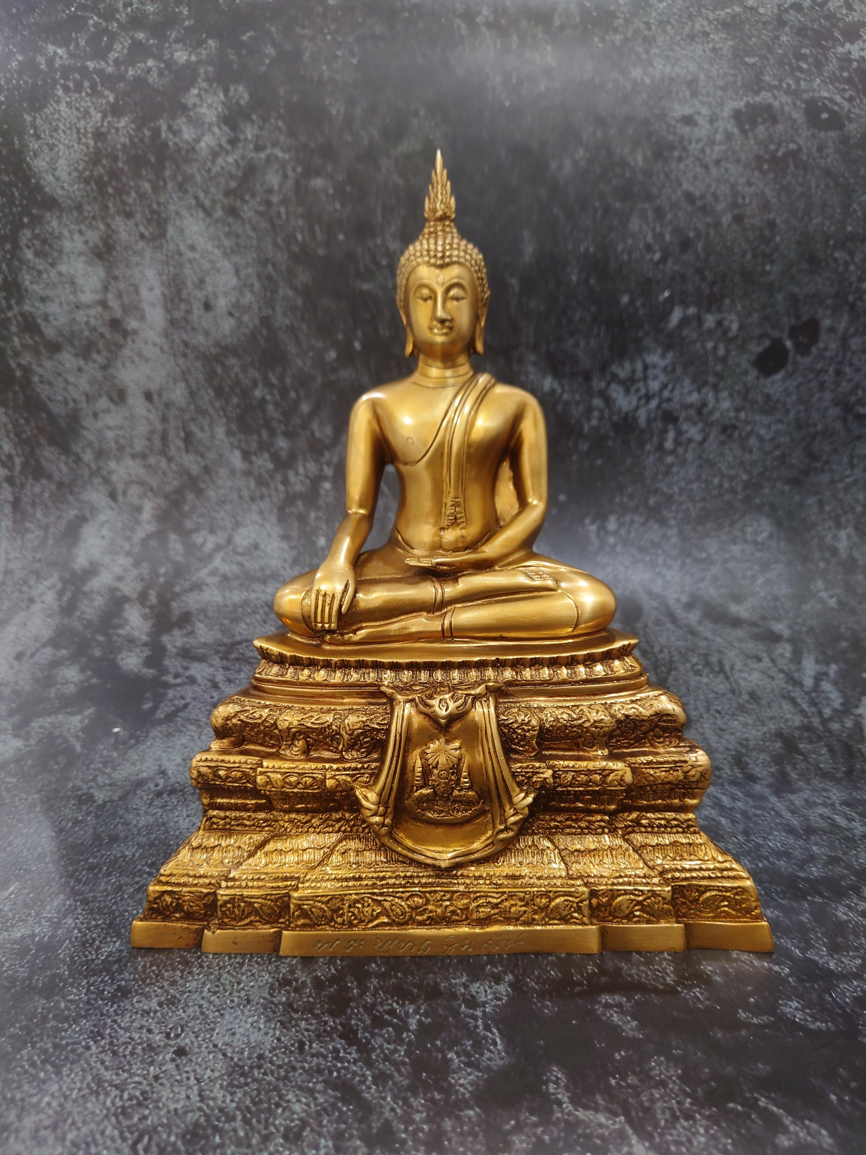 พระพุทธชินสีห์ เนื้อสัมฤทธิ์ รมดำมันปู ขนาด หน้าตัก 5 นิ้ว ฐานกว้าง 8 นิ้ว กาญจนาภิเษก วัดบวรนิเวศวิหาร ปี2539 รับประกันแท้ ออกวัด