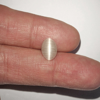 โทปาสตาแมว (Cat's eye Topaz) 3.73 กะรัต ตาแมวไหมสีเงิน หายาก