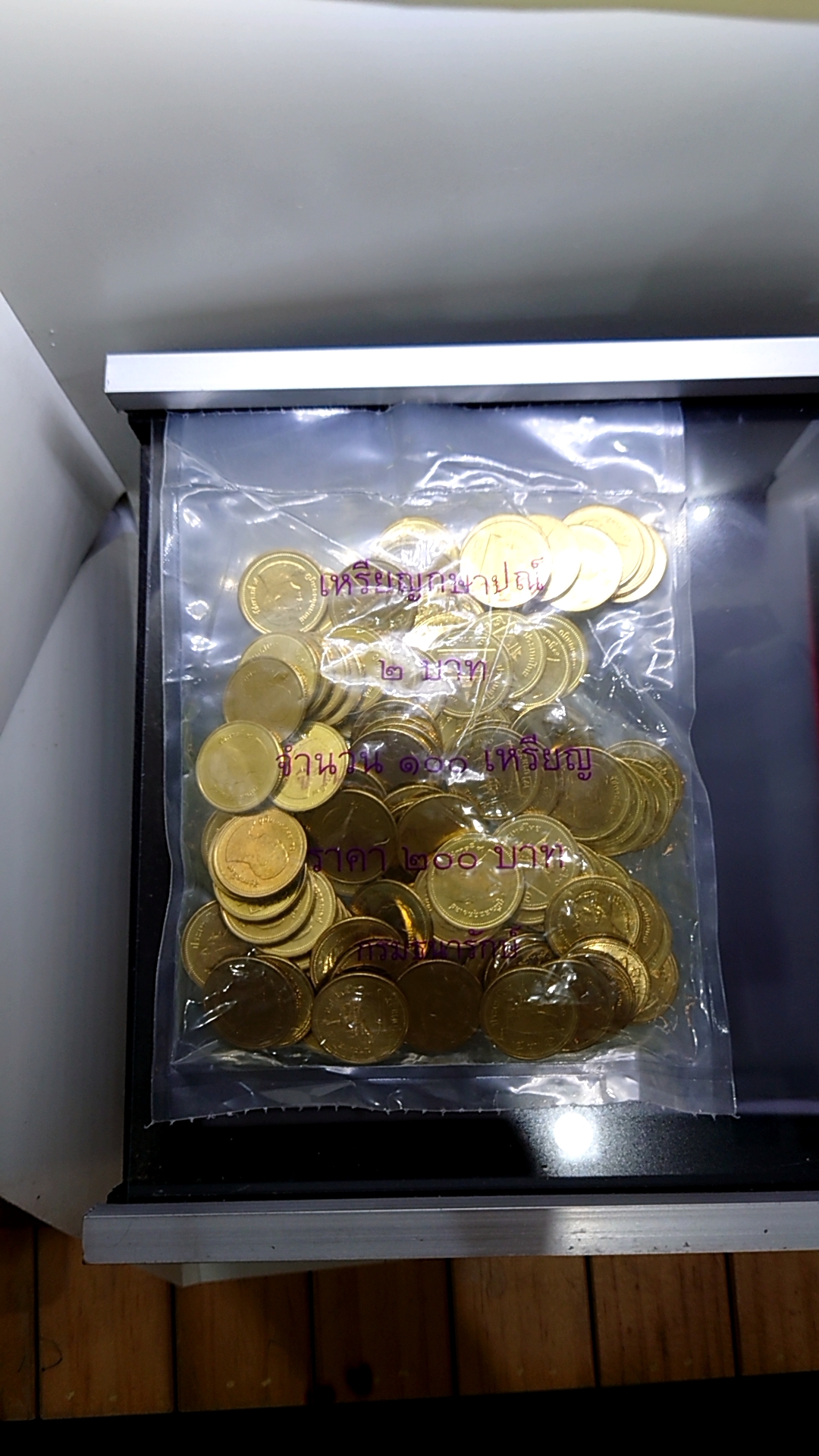 เหรียญยกถุง (100 เหรียญ) เหรียญ 2 บาท หมุนเวียน ปี 2560 ปีสุดท้ายในรัชสมัย ร9 ไม่ผ่านใช้