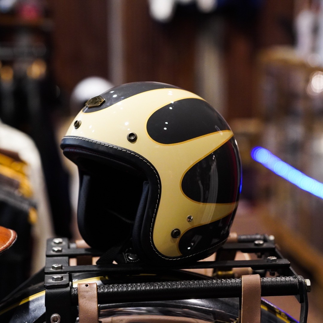 Mototwist helmet (ลายดาวเหนือนครีมดำเงา) (สอบถามไซส์ก่อนสั่งซื้อ)
