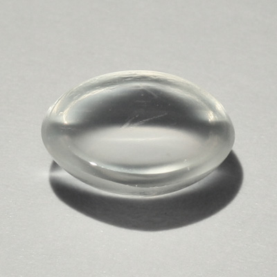 **ขายแล้ว**มูนสโตนตาแมว หรือ มุกดาหารตาแมว (Cat's eye Moonstone) 0.70 กะรัต สีขาว รูปไข่ เล็กๆน่ารัก