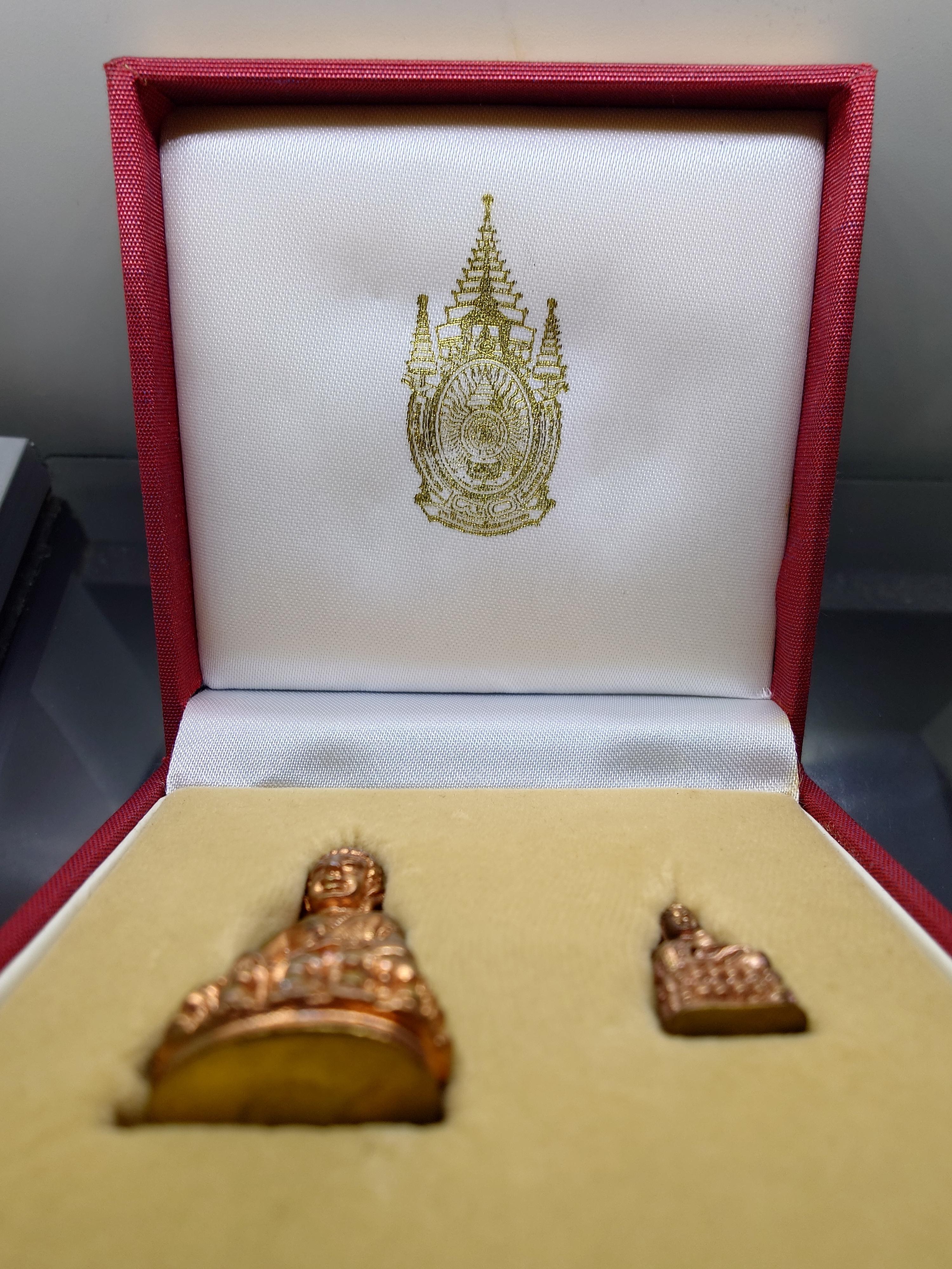 พระกริ่งพระชัยวัฒน์ มหาราช 80 พรรษา รัชกาลที่9 เนื้อนวะโลหะ สมเด็จพระเทพฯ ทรงเททอง ธนาคารออมสิน จัดสร้าง วัดบวรนืเวศวิหาร ปี2550 พร้อมกล่องเดิม