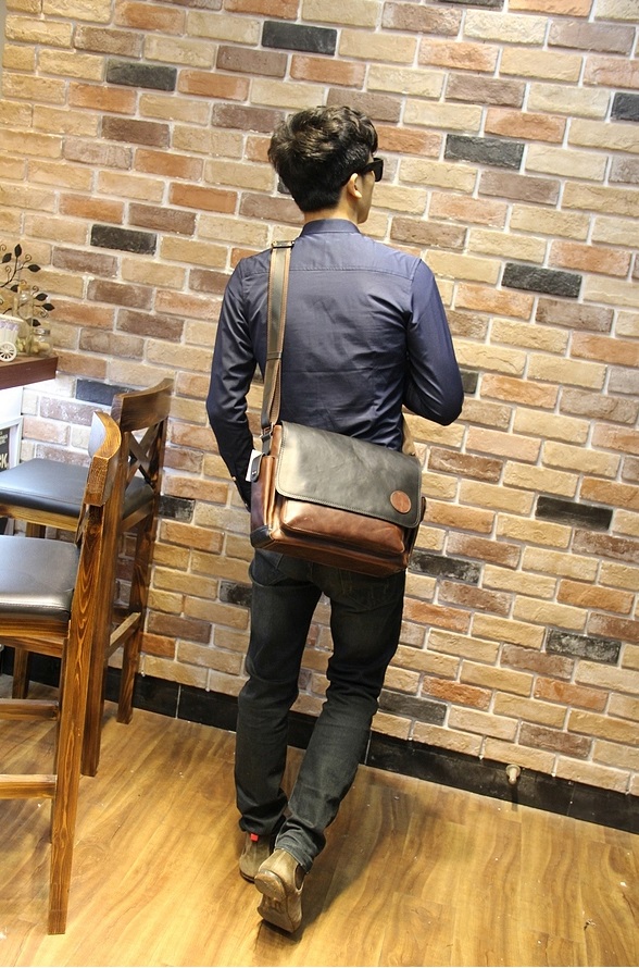 กระเป๋าสะพายข้างผู้ชาย รหัส A003