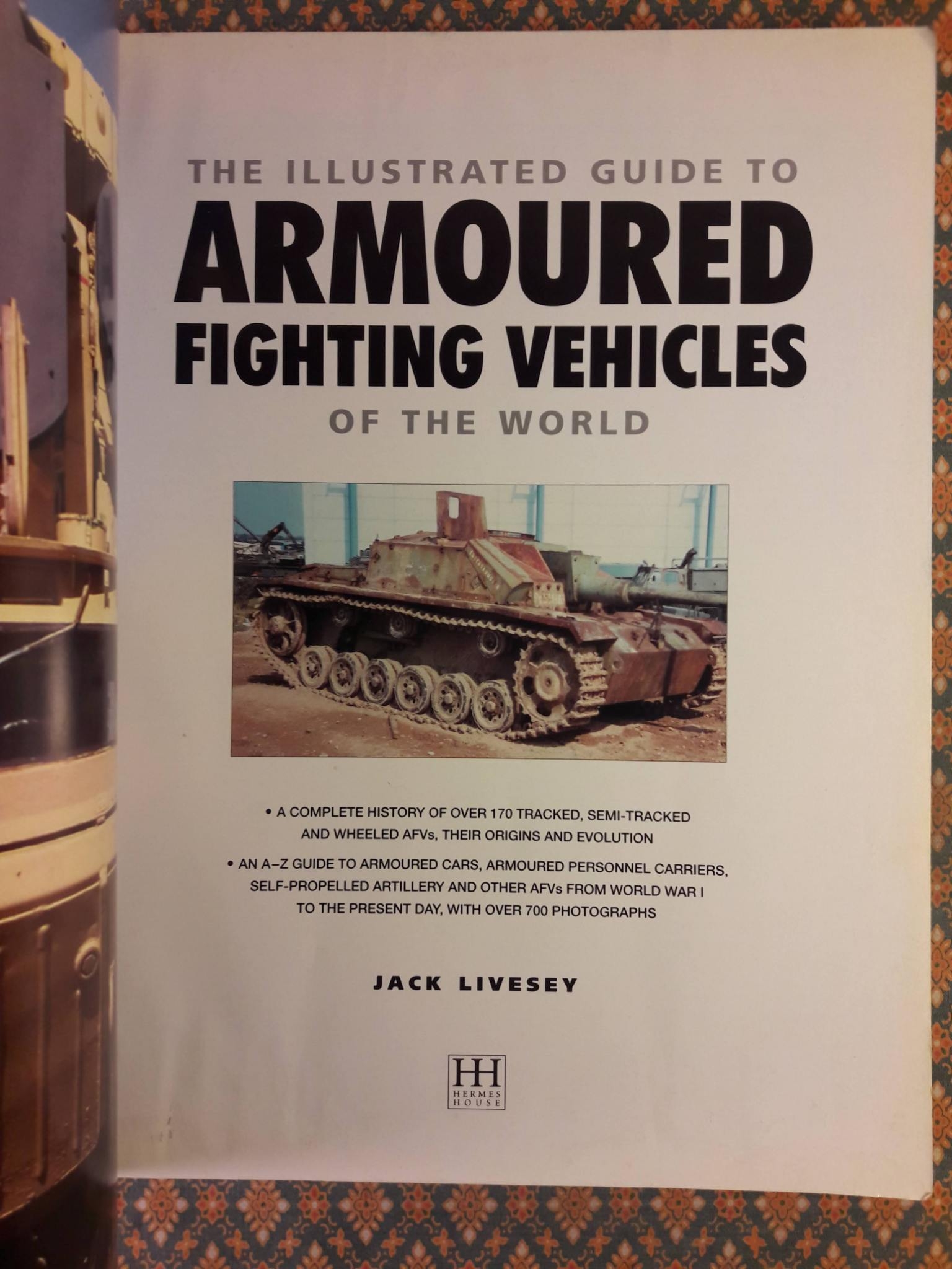 THE ILLUSTRATED GUIDE TO ARMOURED FIGHTING VEHICLES OF THE WORLD