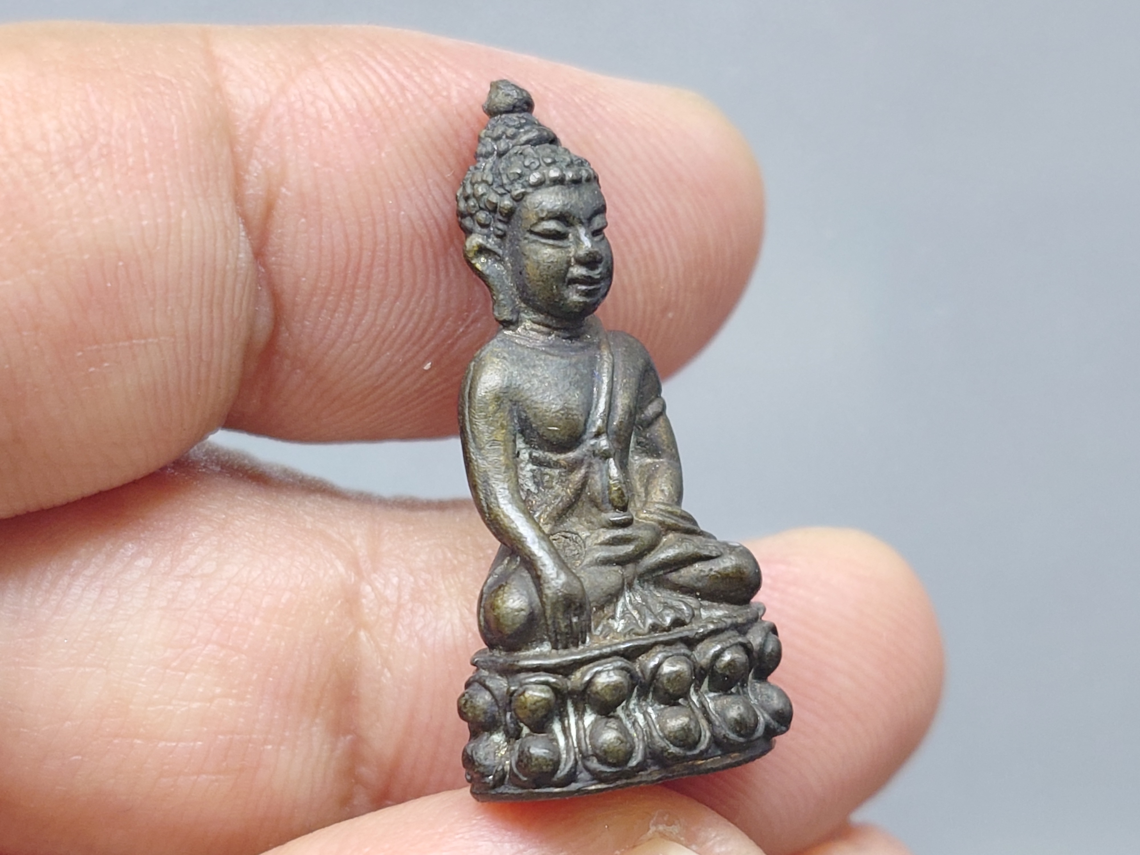 พระกริ่งทีฆายุมหมงคล ญสส.เนื้อนวะโลหะ ครบรอบ ๑๕ ปี บริษัทหลักทรัพย์ กองทุนรวม จำกัด พุทธาภิเษก ณ วัดบวรนิเวศวิหาร ปี2533 พร้อมกล่องเดิม