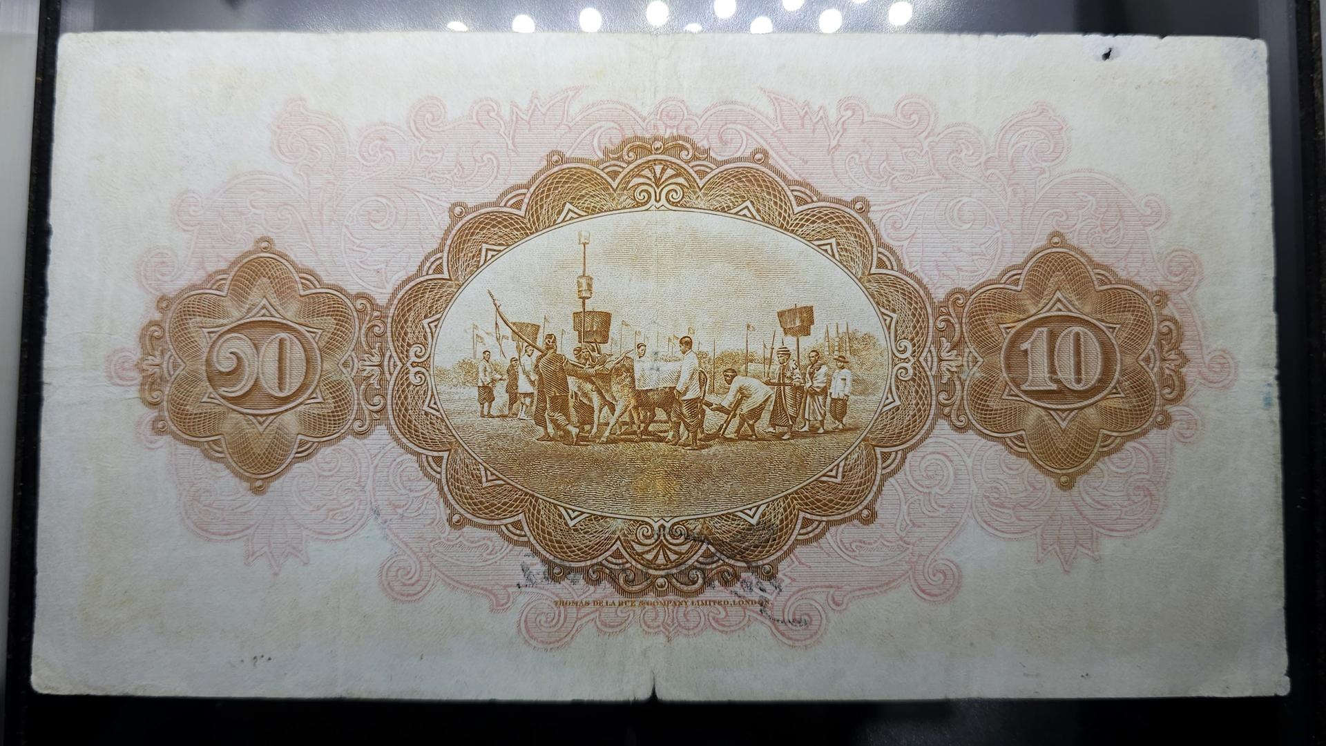 ธนบัตร 10 บาท แบบ 2 รุ่น 1 สัญญาจะจ่ายฯ(ไถนา)สมัย รัชกาลที่6 พ.ศ.2468 ผ่านใช้ ผ่านล้าง มีปริ มีรู