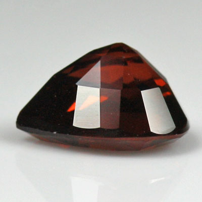 **ขายแล้ว**โกเมนสีเเดงอมม่วงหรือโรโดไลท์ (Rhodolite Garnet) 1.79 กะรัต รูปร่างดี ไฟดี