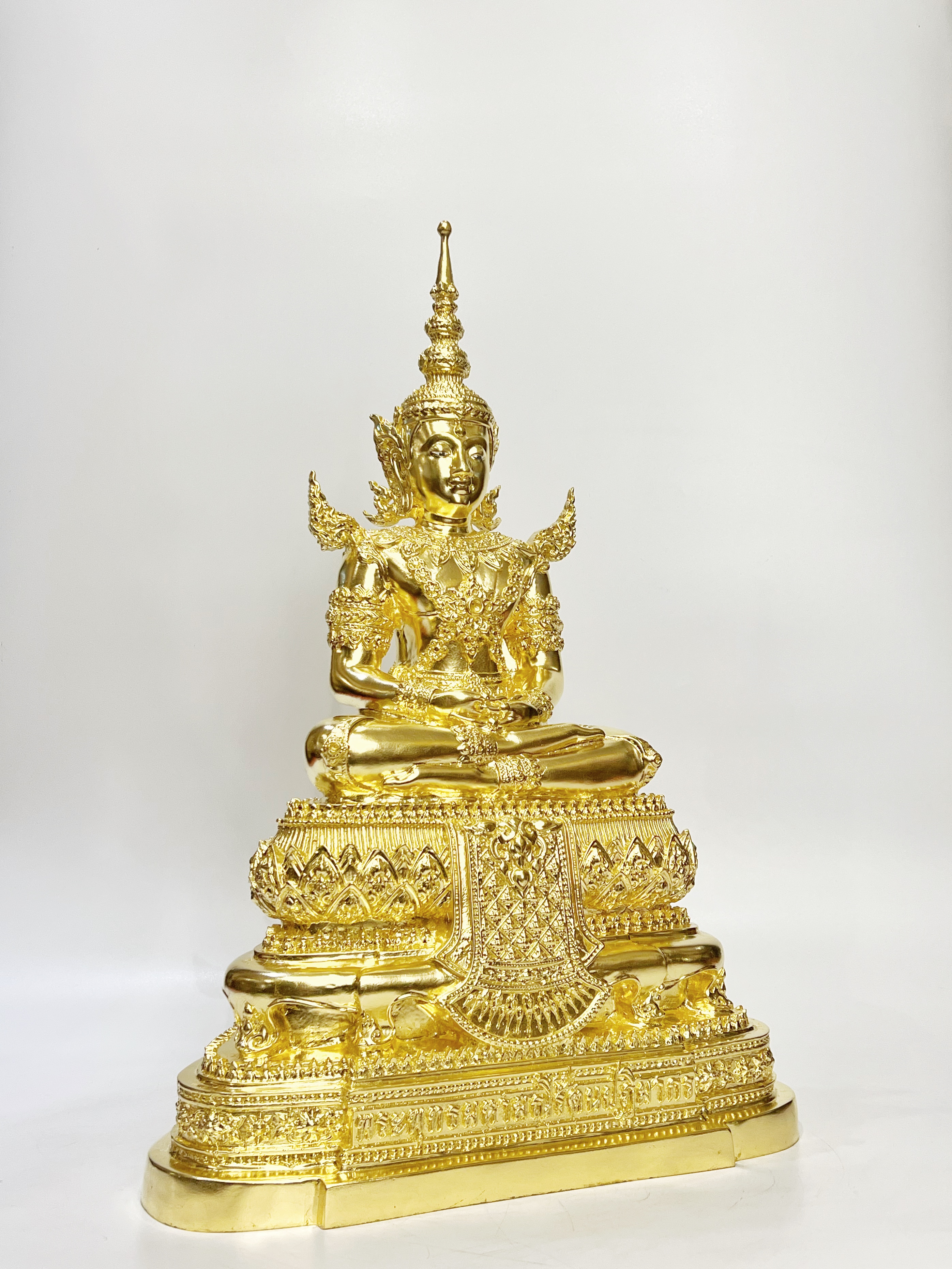 พระแก้วมรกต ทรงเครื่องฤดูร้อน หน้าตัก 9 นิ้ว พิธี วัดพระแก้ว จ.เชียงราย พ.ศ.2563