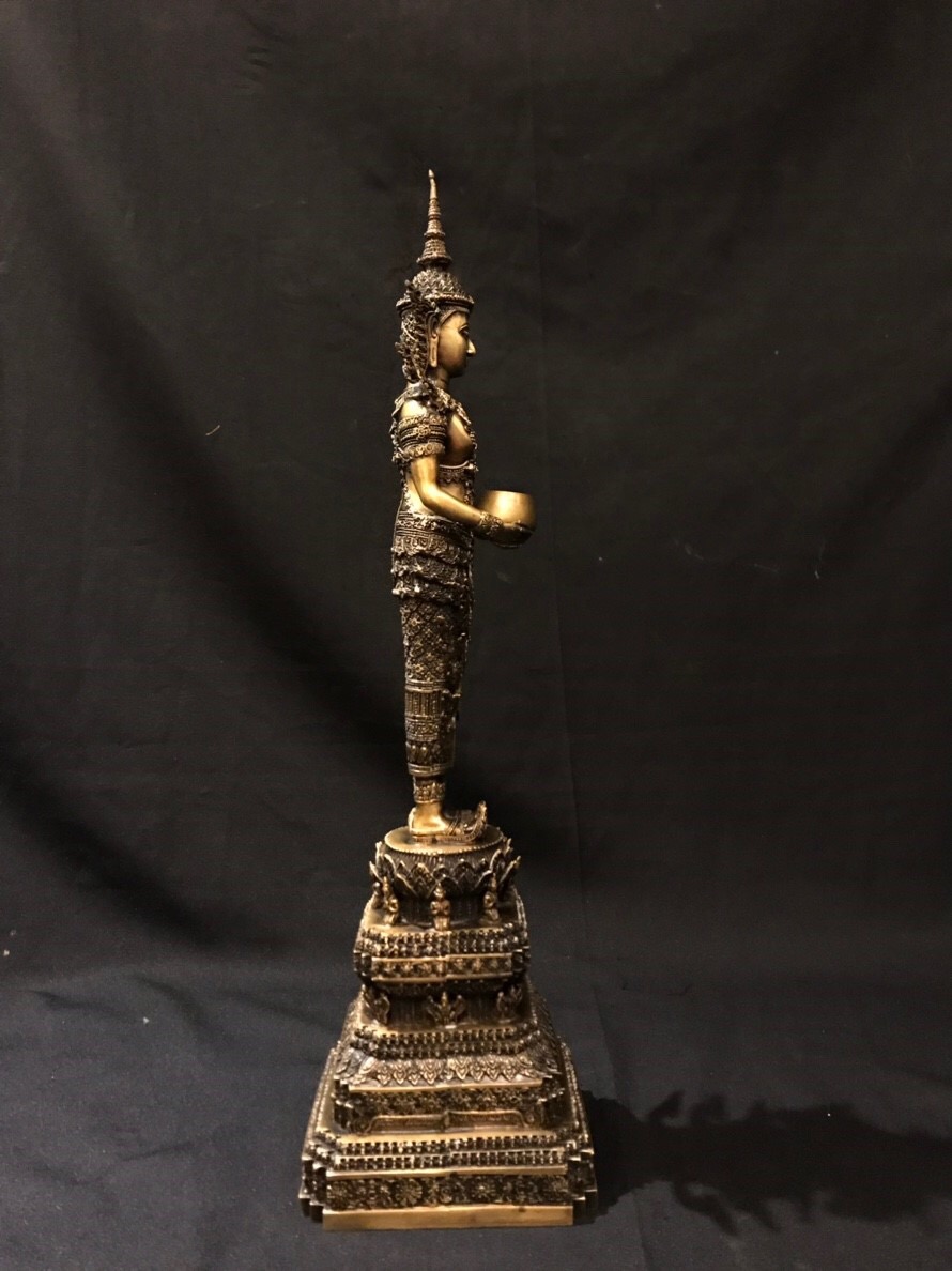 พระพุทธรูปปางอุ้มบาตร ทรงเครื่องจักพรรดิ์ หน้าตัก 5 นิ้ว วัดอรุณราชวรารามราชวรมหาวิหาร ปี พ.ศ.2539