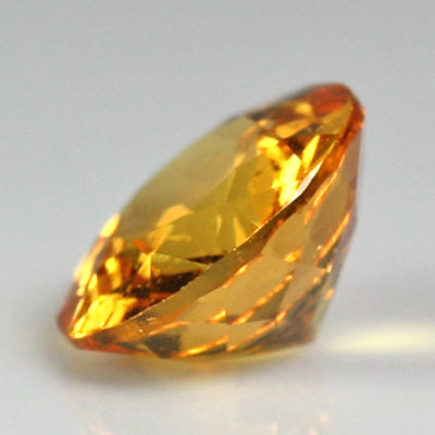 **ขายแล้ว**โกเมนสีเหลืองหรือสเปซซาไทท์แมนดาริน (Spessartite/Mandarin Garnet) 1.56 กะรัต รูปกลม สีเหลืองแมนดาริน หายาก