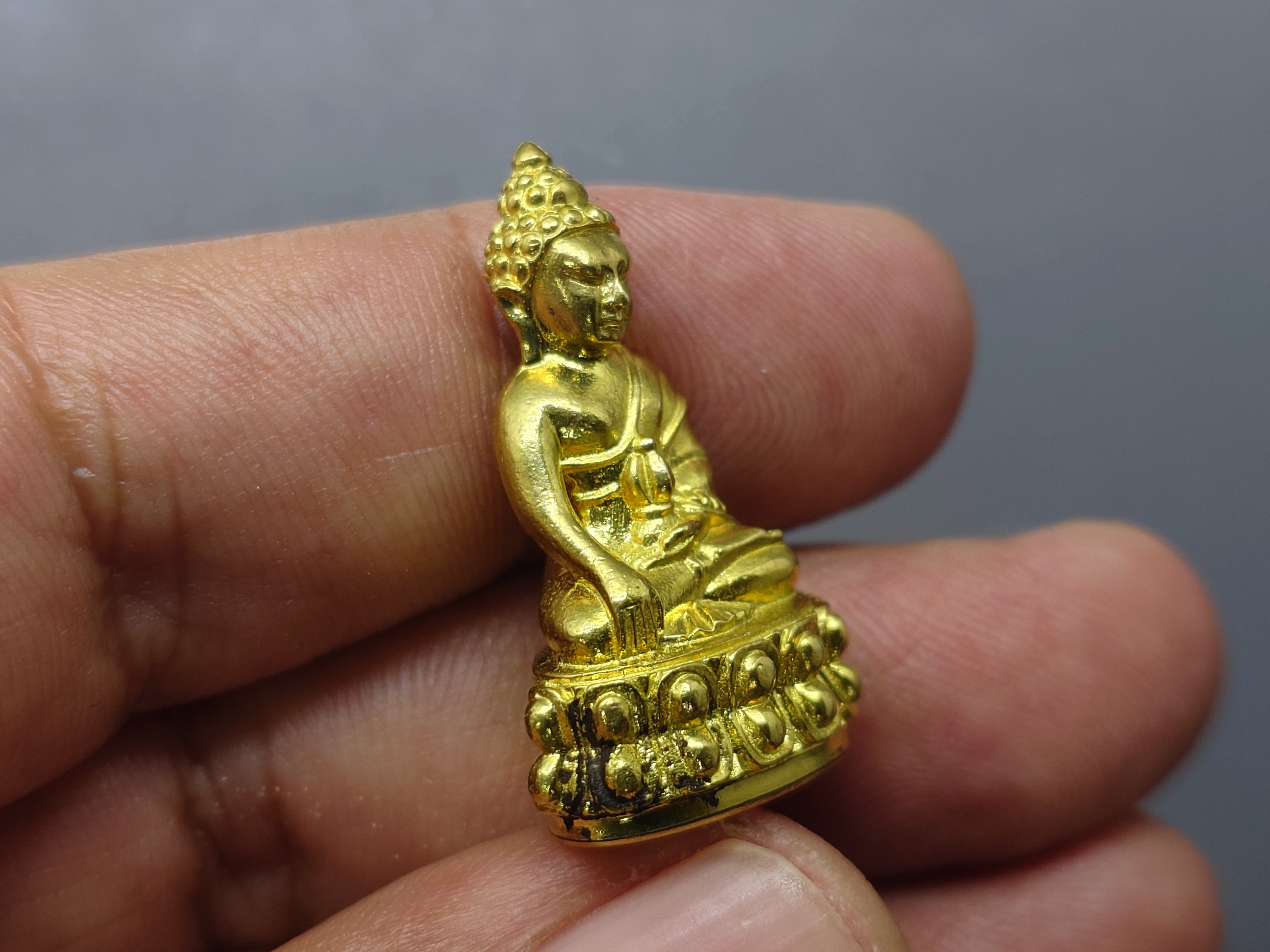 พระกริ่งญาณวเรศ (กริ่งปวเรศน้อย) ฐานบรรจุพระเกศาและจีวร เนื้อทองฝาบาตร พิมพ์ใหญ่ สมเด็จพระญาณสังวรฯ ทรงเจริญพรรษา 100 ปี วัดบวรนิเวศวิหาร ปี2556 พร้อมใบรับรอง