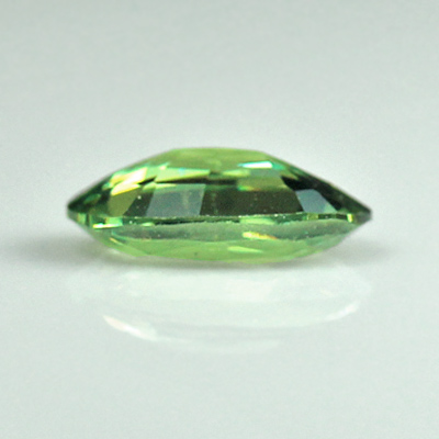 **ขายแล้ว**โกเมนสีเขียวหรือดีมันทอยด์ (Demantoid Garnet) 0.50 กะรัต หายาก