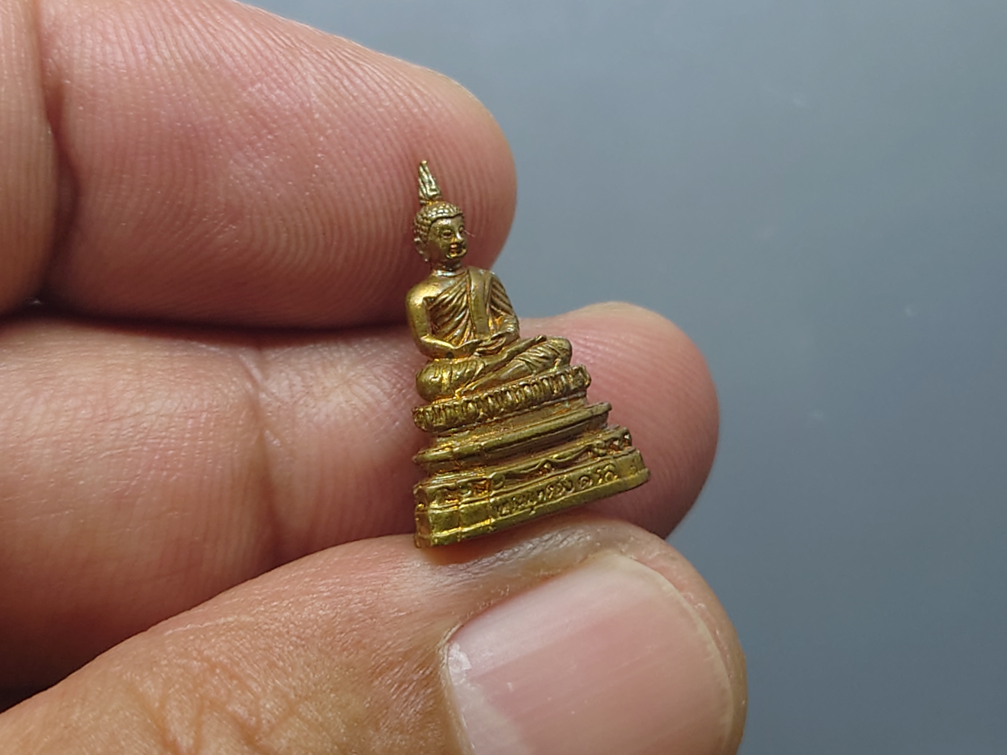 พระกริ่ง-พระชัยวัฒน์ พระพุทธอังคีรส เนื้อโลหะผสม วัดราชบพิธสถิตมหาสีมาราม ปี2554 พร้อมกล่องเดิม