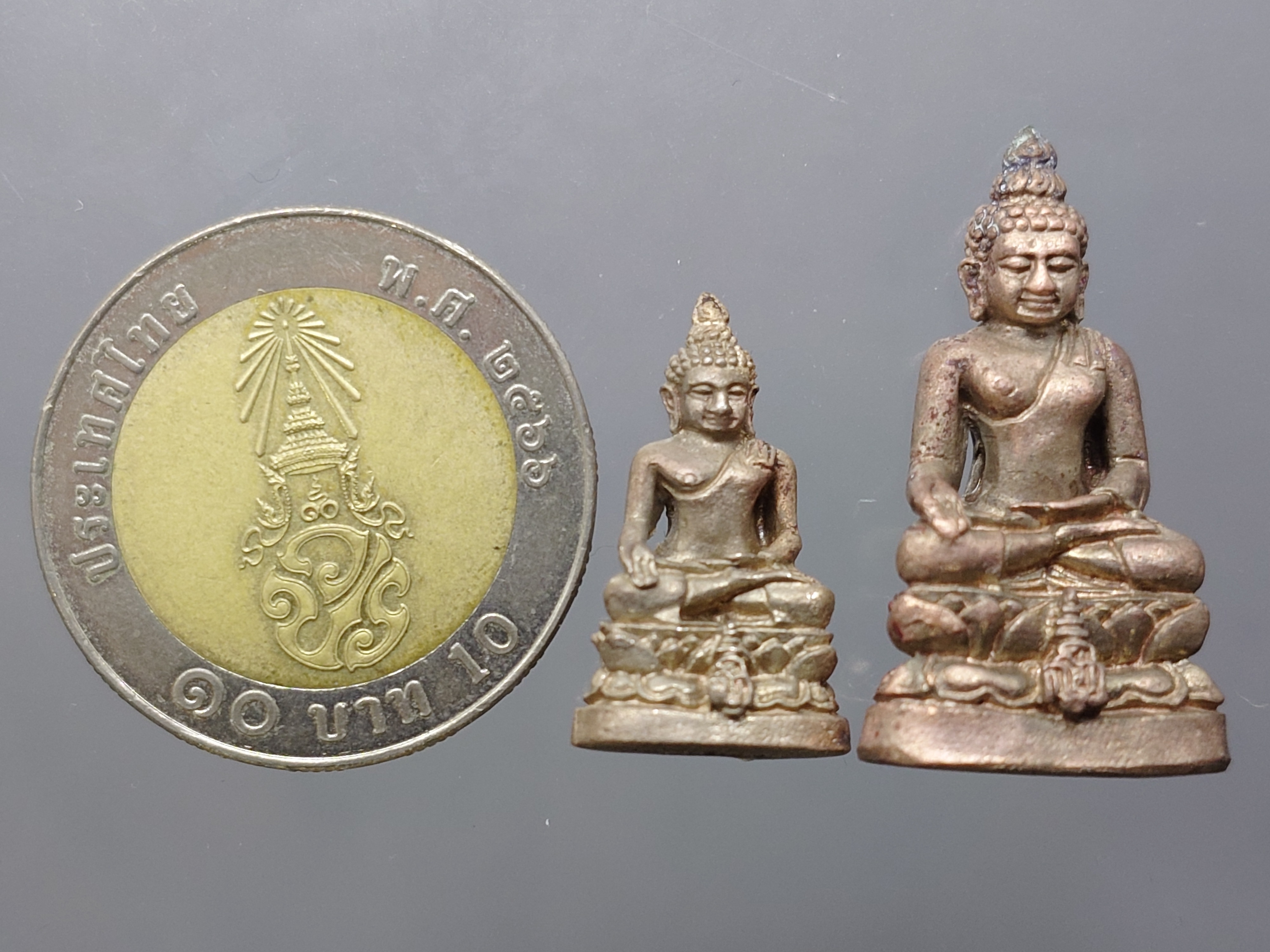 พระกริ่ง-พระชัยวัฒน์ ไพรีพินาศ ญสส สัมฤทธิ์เงิน รุ่น นวฤทธิ์โภคทรัพย์ วัดบวรนิเวศวิหาร ปี 2544 พร้อมกล่องเดิม