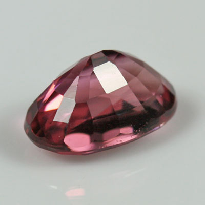 ทัวร์มาลีนสีชมพู (Pink Tourmaline) 0.57 กะรัต สีชมพูอมม่วง เม็ดเล็ก น่ารัก