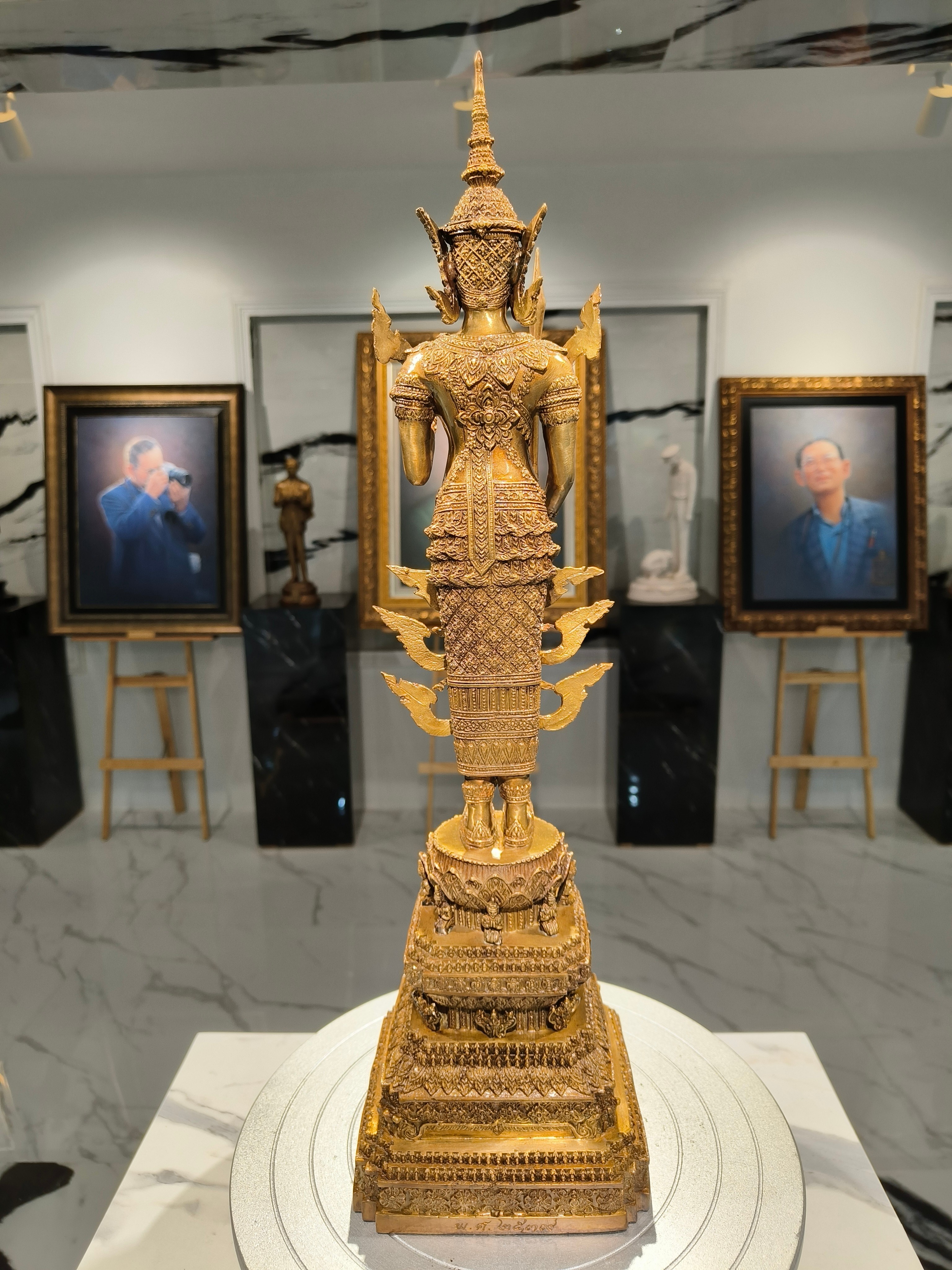 พระพุทธรูป พระสยามเทวาธิราช ทรงเครื่องจักพรรดิ์ หน้าตัก 5 นิ้ว วัดอรุณราชวรารามราชวรมหาวิหาร ปี พ.ศ.2539