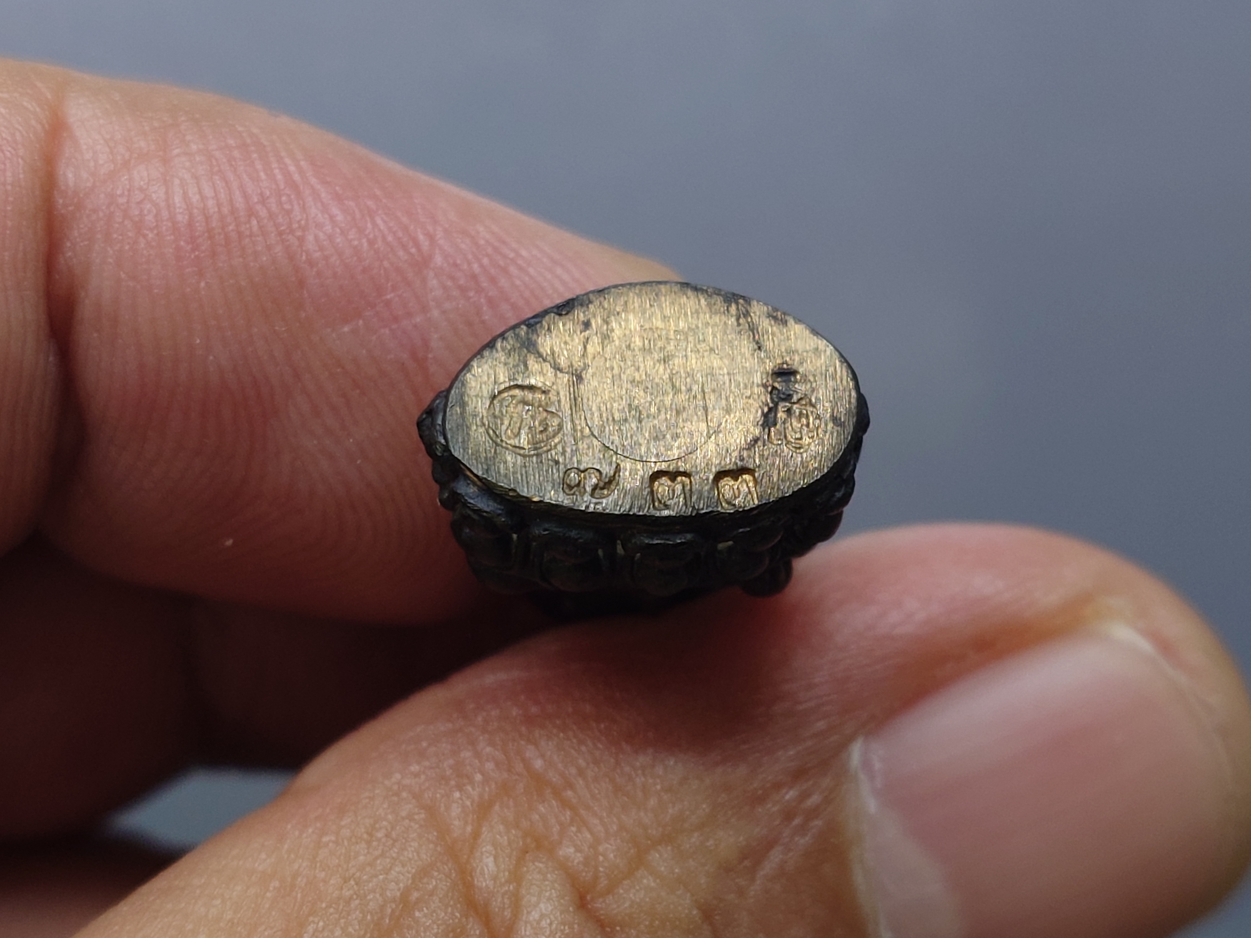 พระกริ่งทีฆายุมหมงคล ญสส.เนื้อนวะโลหะ ครบรอบ ๑๕ ปี บริษัทหลักทรัพย์ กองทุนรวม จำกัด พุทธาภิเษก ณ วัดบวรนิเวศวิหาร ปี2533 พร้อมกล่องเดิม