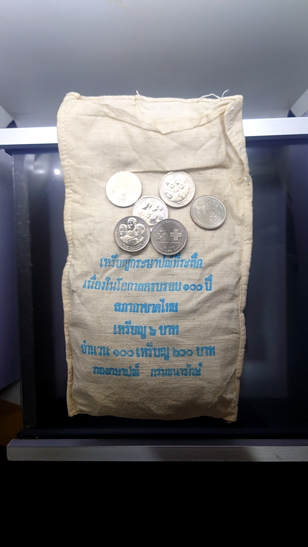 เหรียญยกถุง (ถุงเปิด 100 เหรียญ) เหรียญ 2 บาท ที่ระลึก 100 ปี สภากาชาดไทย ไม่ผ่านใช้