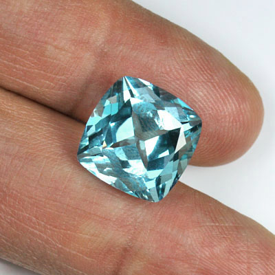 **ขายแล้ว**บลูโทปาส (Blue Topaz) 12.37 กะรัต สีฟ้าสกายบลู ประกายดี